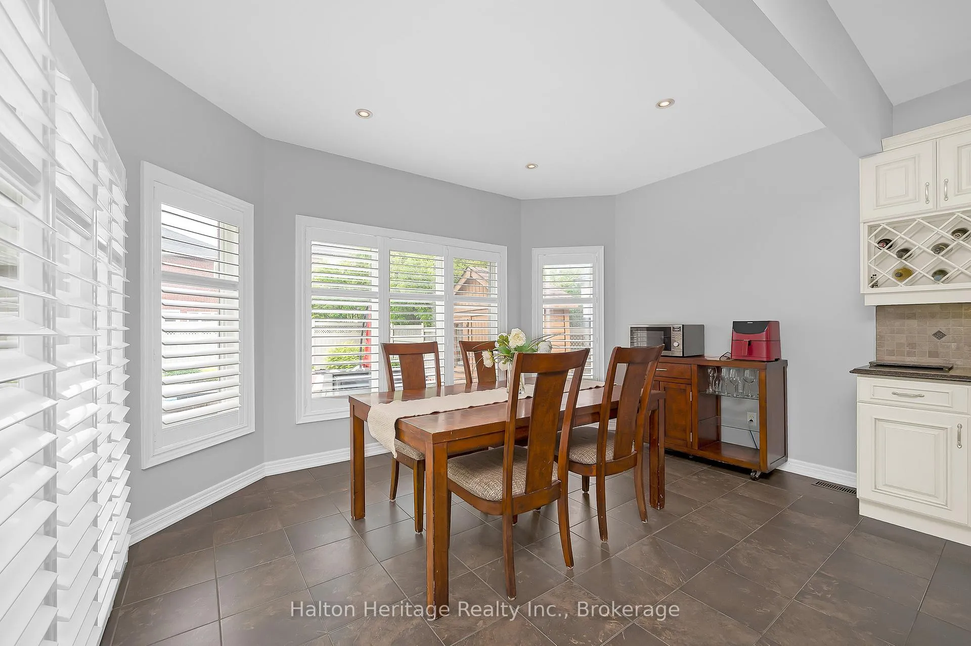 Photo 10 of 67 Commando Court, Hamilton, Waterdown — HOMEH