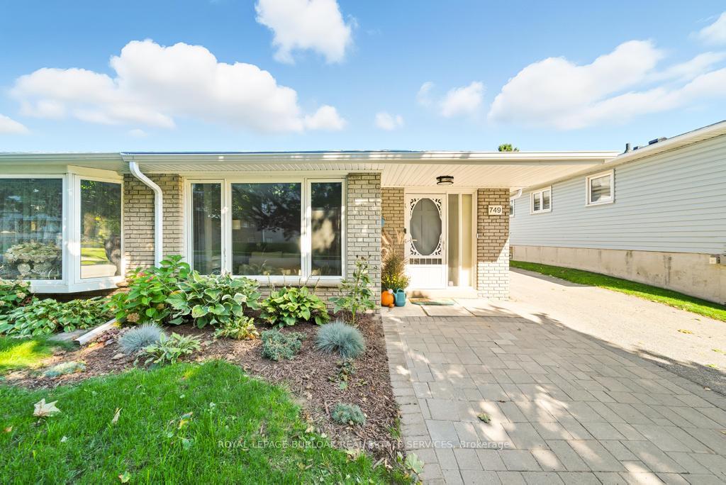 Photo 3 of 749 Hager Avenue, Burlington, Brant — HOMEH