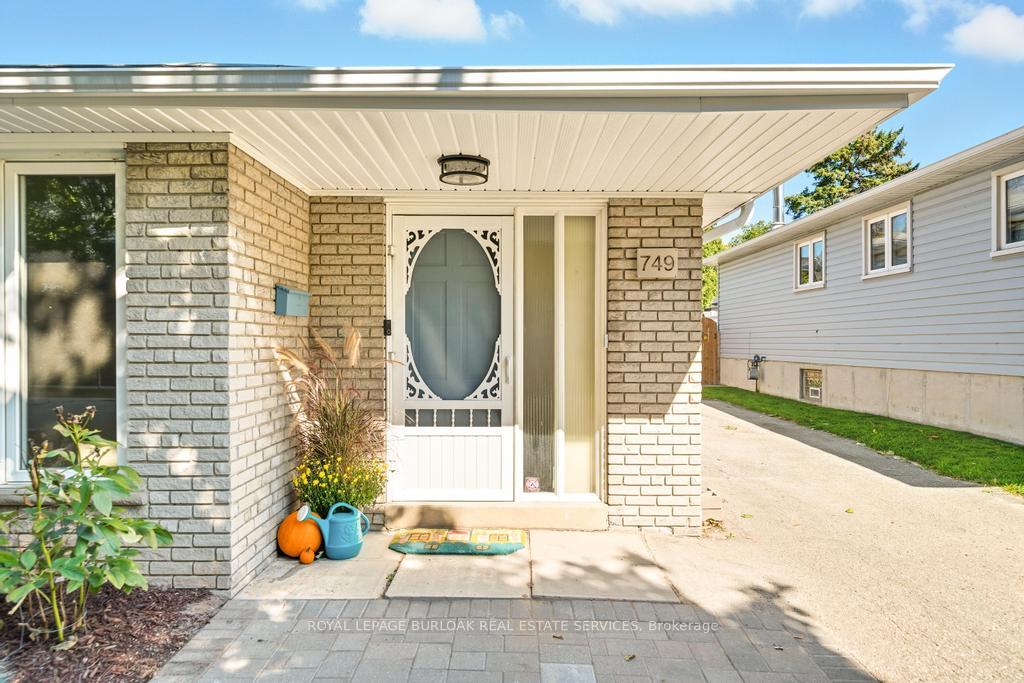 Photo 5 of 749 Hager Avenue, Burlington, Brant — HOMEH