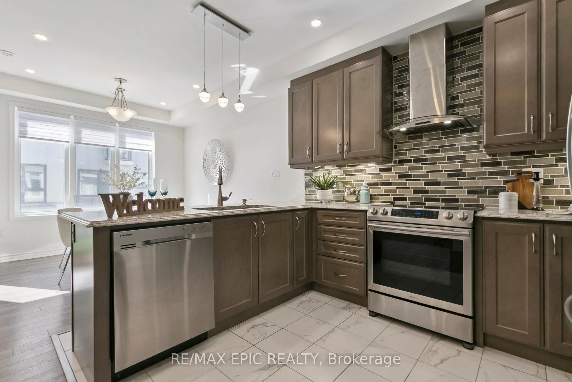 Photo 6 of 243 Rustle Woods Avenue, Markham, Cornell — HOMEH
