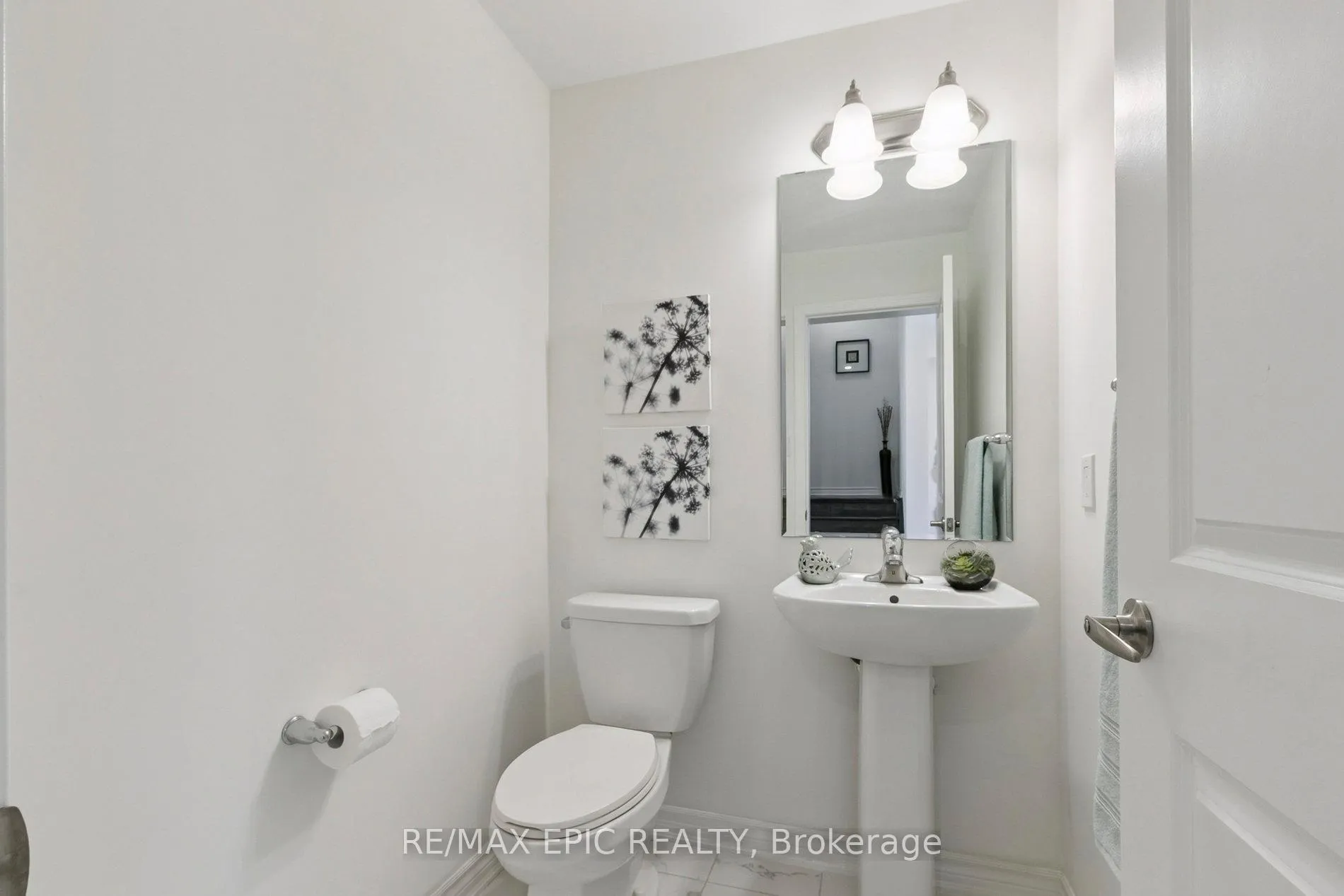 Photo 13 of 243 Rustle Woods Avenue, Markham, Cornell — HOMEH