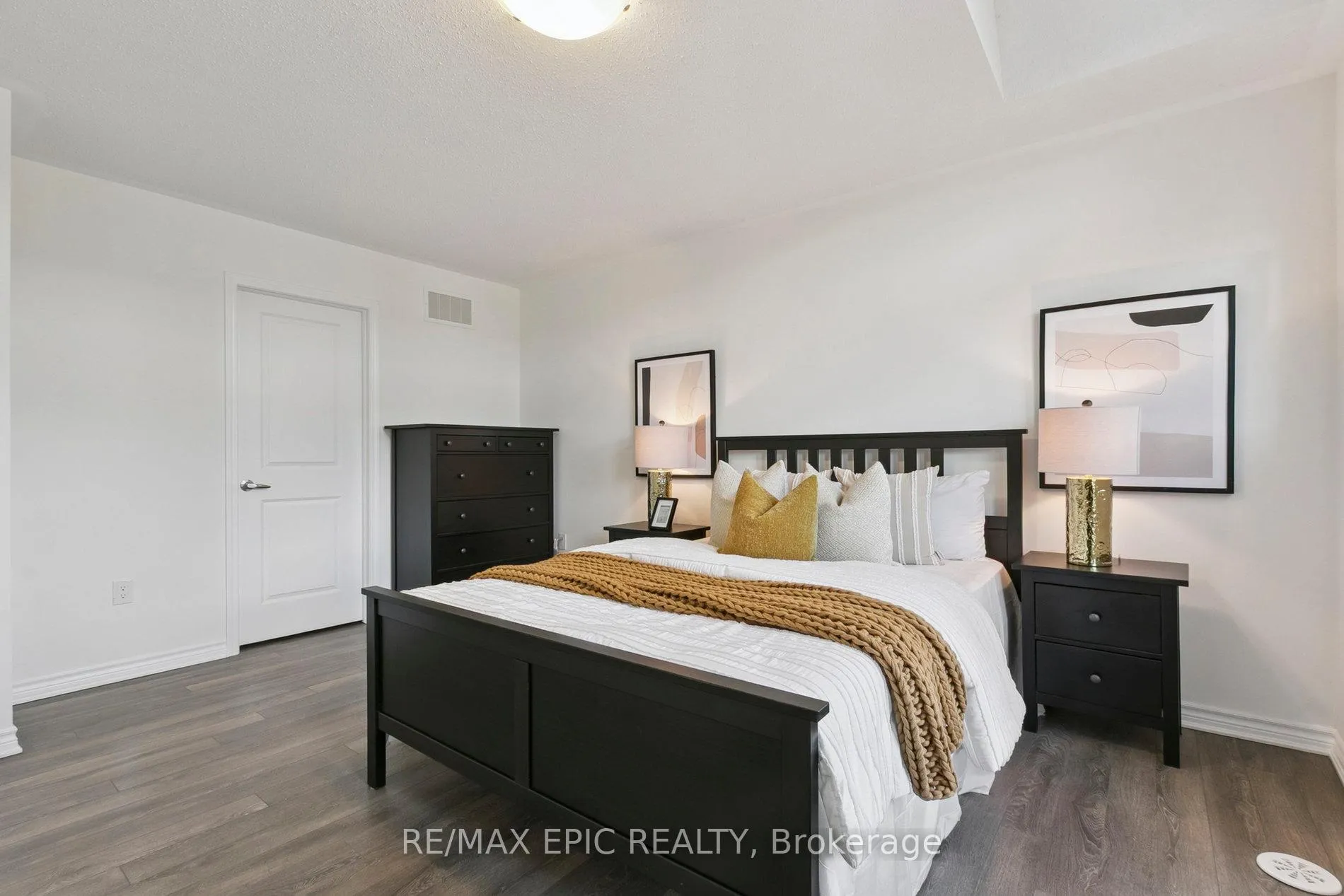 Photo 18 of 243 Rustle Woods Avenue, Markham, Cornell — HOMEH
