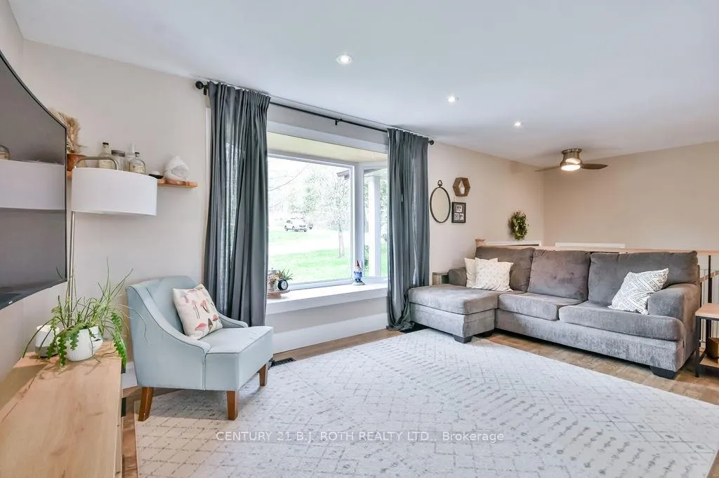 Photo 4 of 53 Belmont Crescent, Springwater, Midhurst — HOMEH