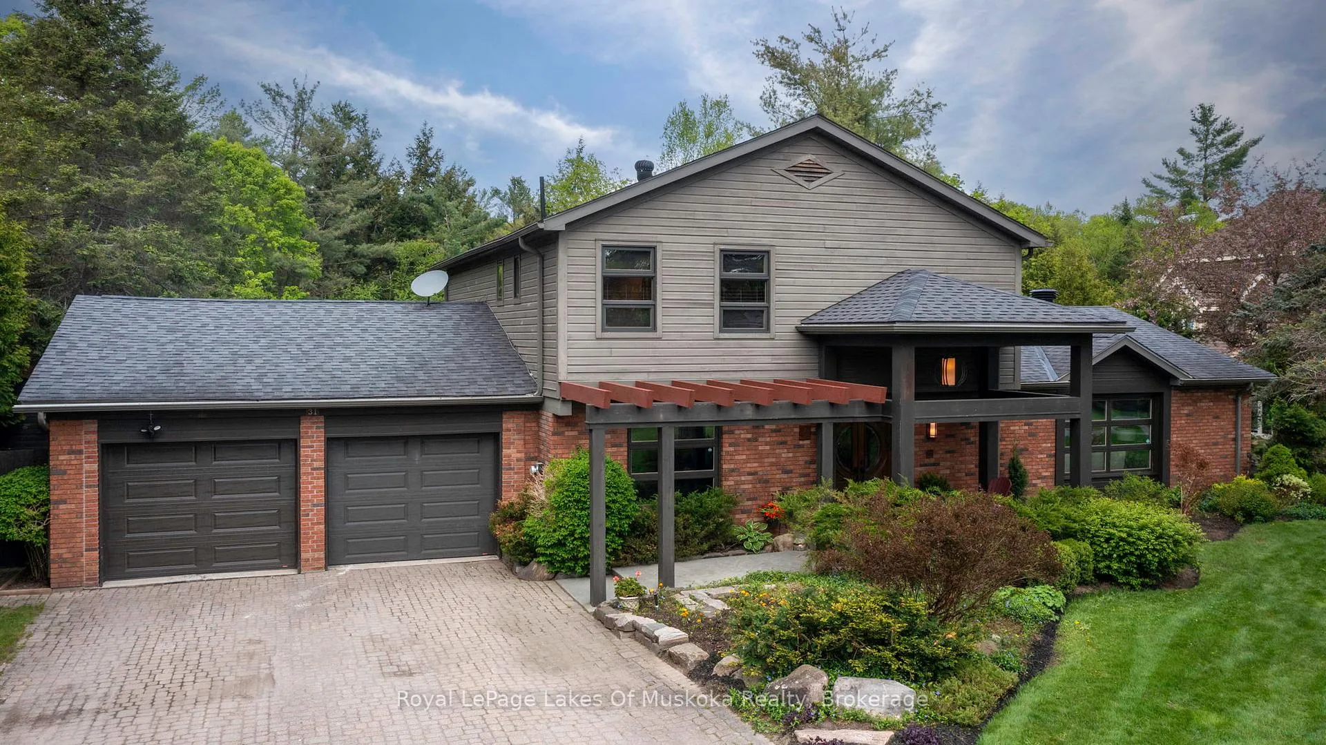 Photo 2 of 31 Curling Road, Bracebridge, Macaulay — HOMEH
