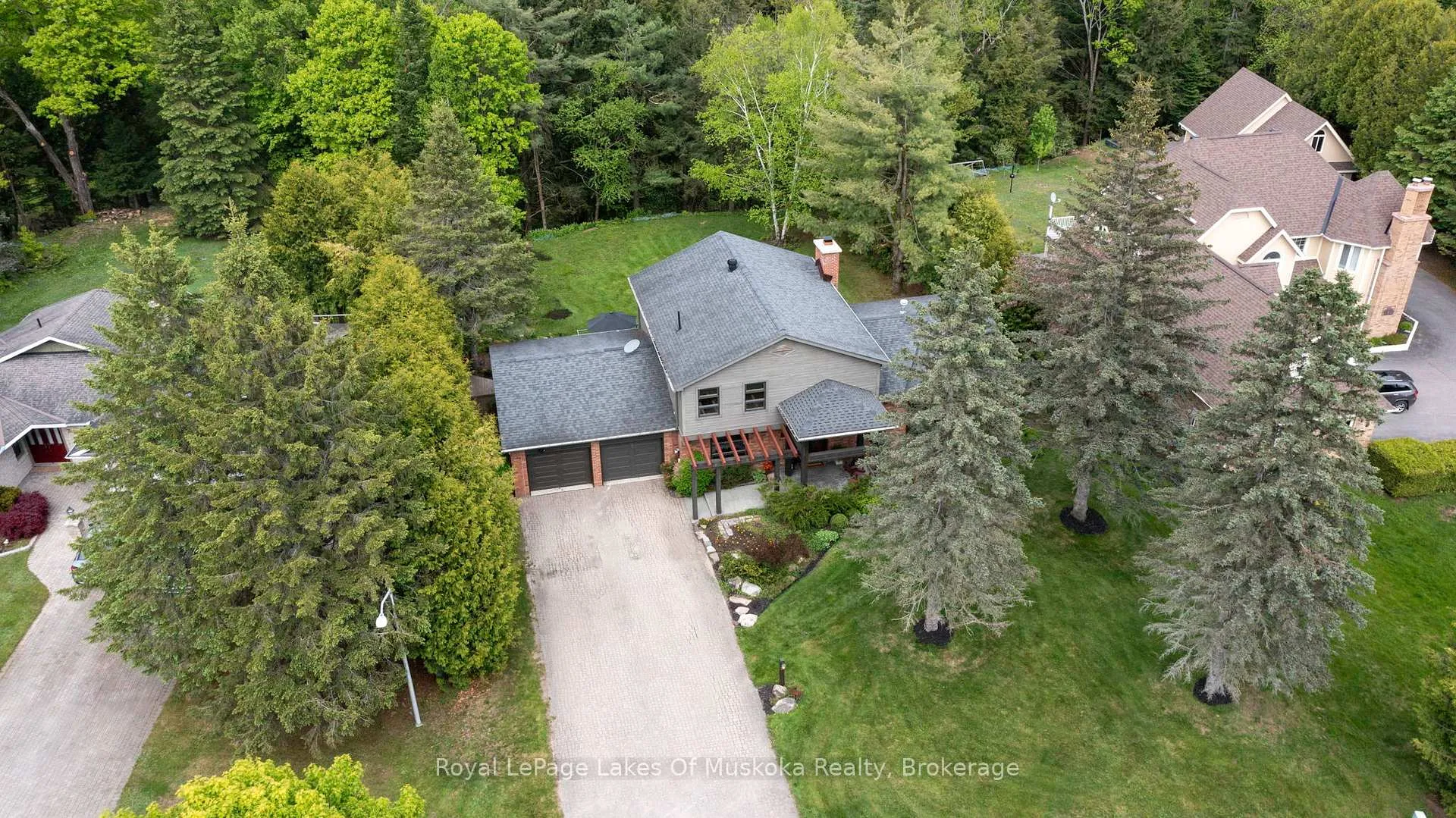 Photo 3 of 31 Curling Road, Bracebridge, Macaulay — HOMEH