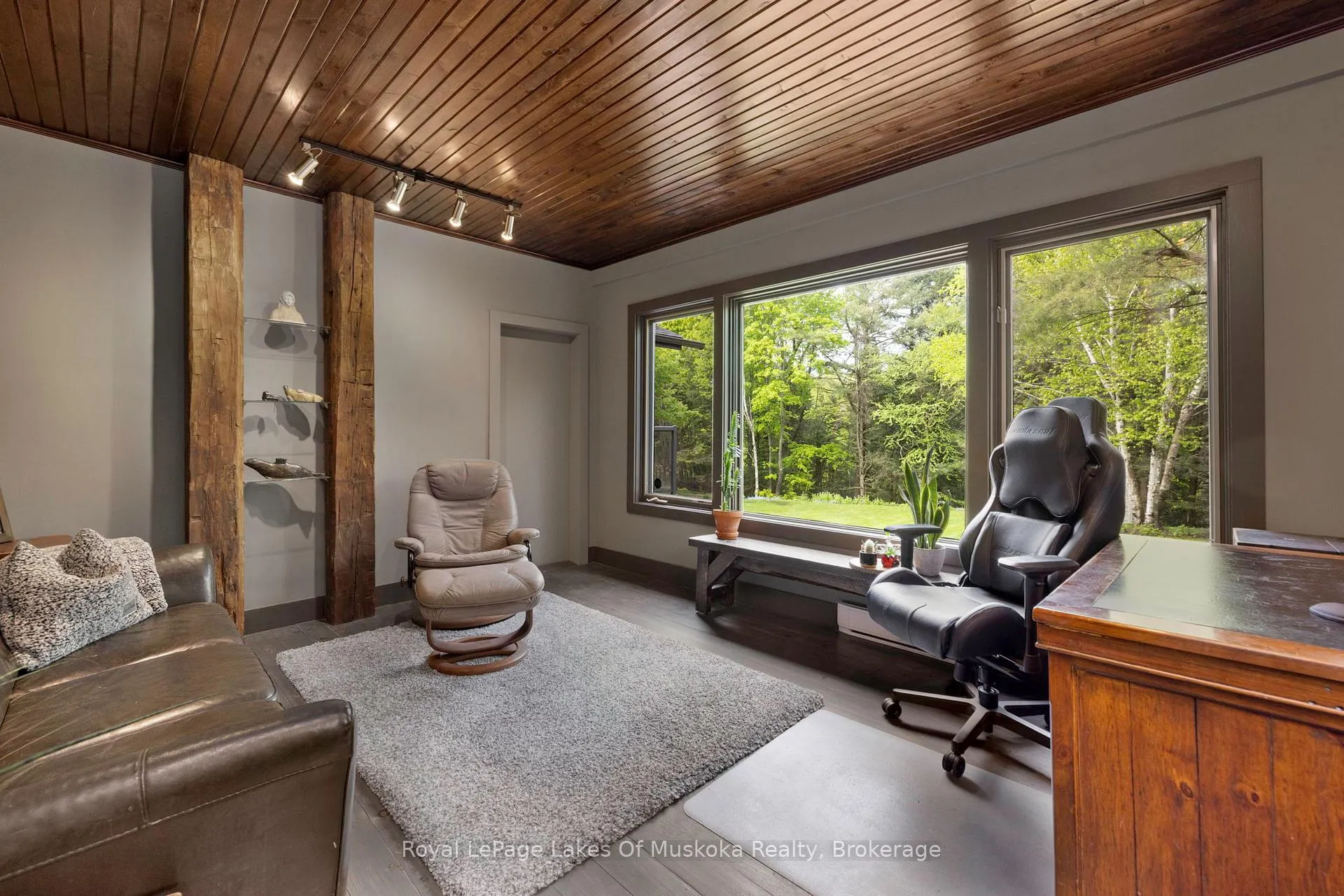 Photo 11 of 31 Curling Road, Bracebridge, Macaulay — HOMEH