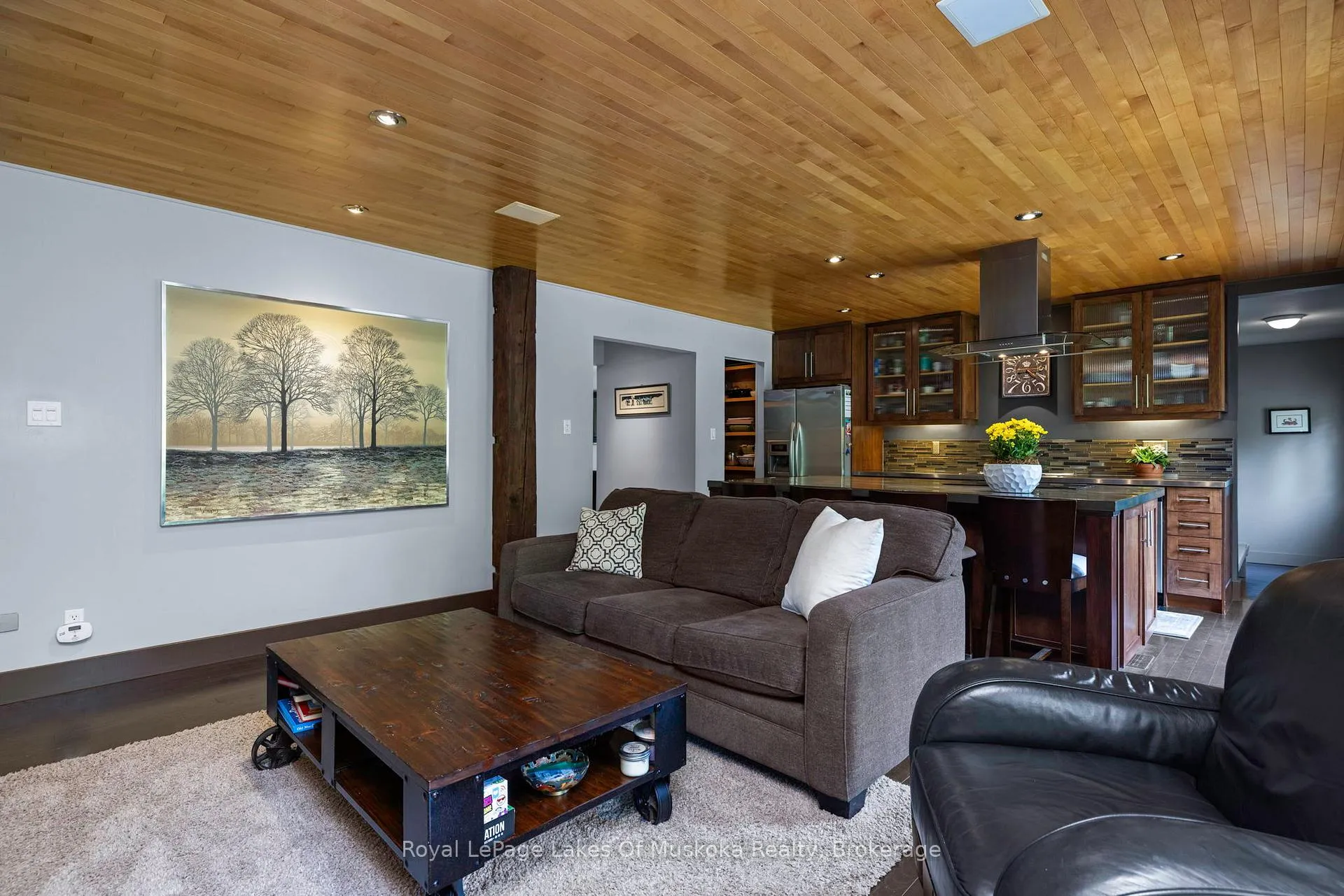 Photo 15 of 31 Curling Road, Bracebridge, Macaulay — HOMEH