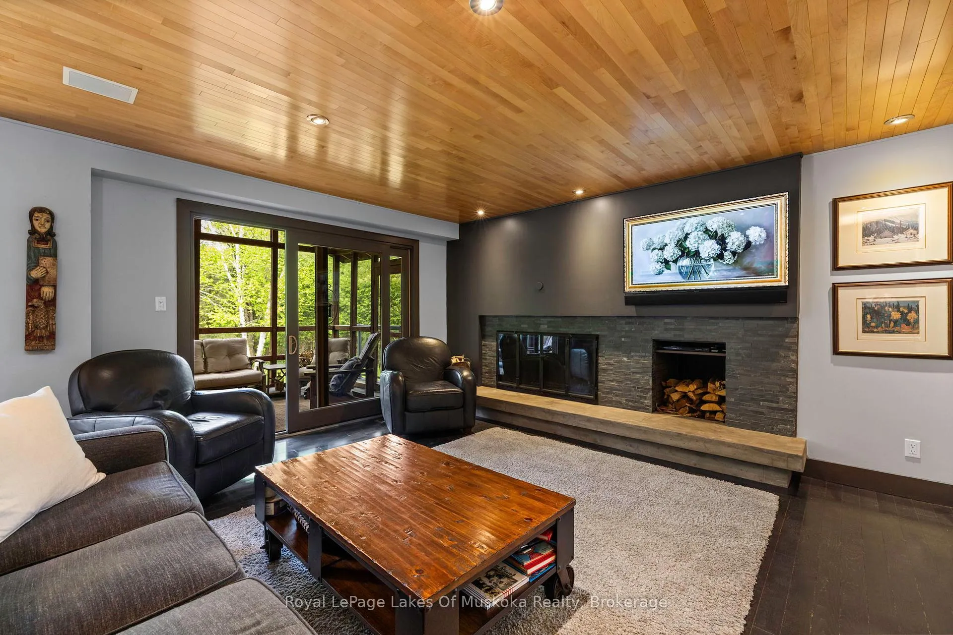 Photo 16 of 31 Curling Road, Bracebridge, Macaulay — HOMEH