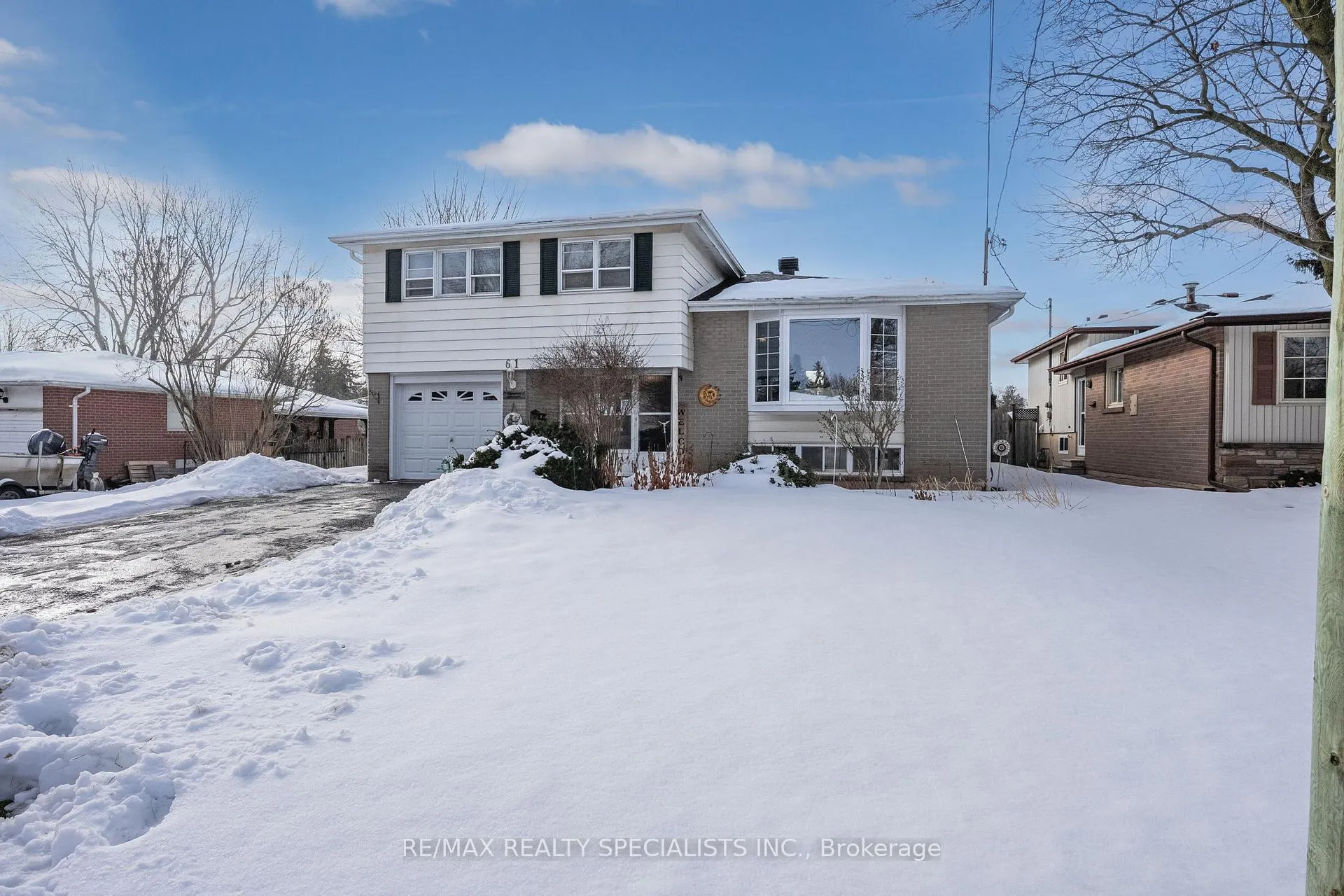 Photo 1 of 61 Moore Park Crescent, Halton Hills, Georgetown — HOMEH