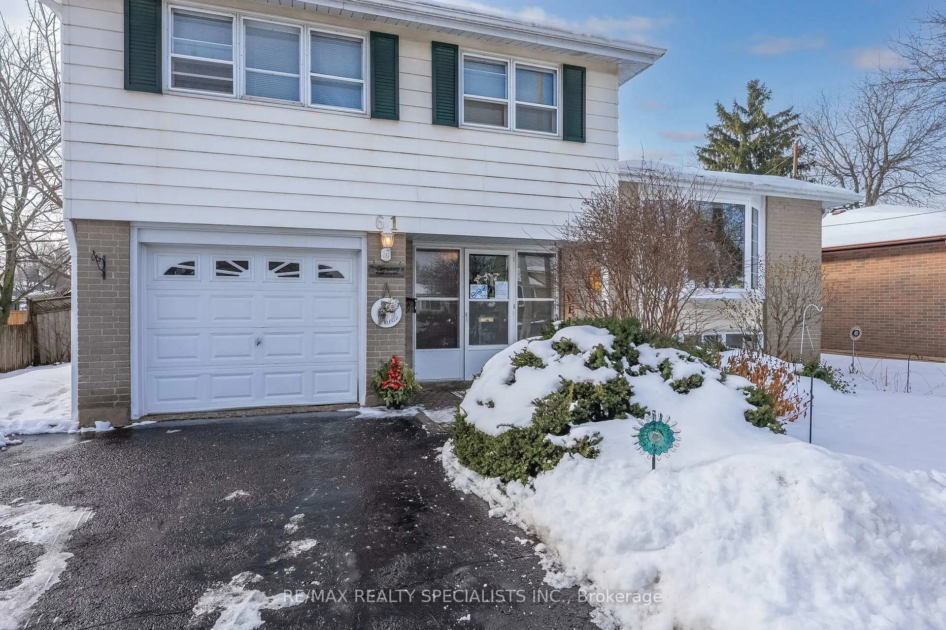 Photo 2 of 61 Moore Park Crescent, Halton Hills, Georgetown — HOMEH