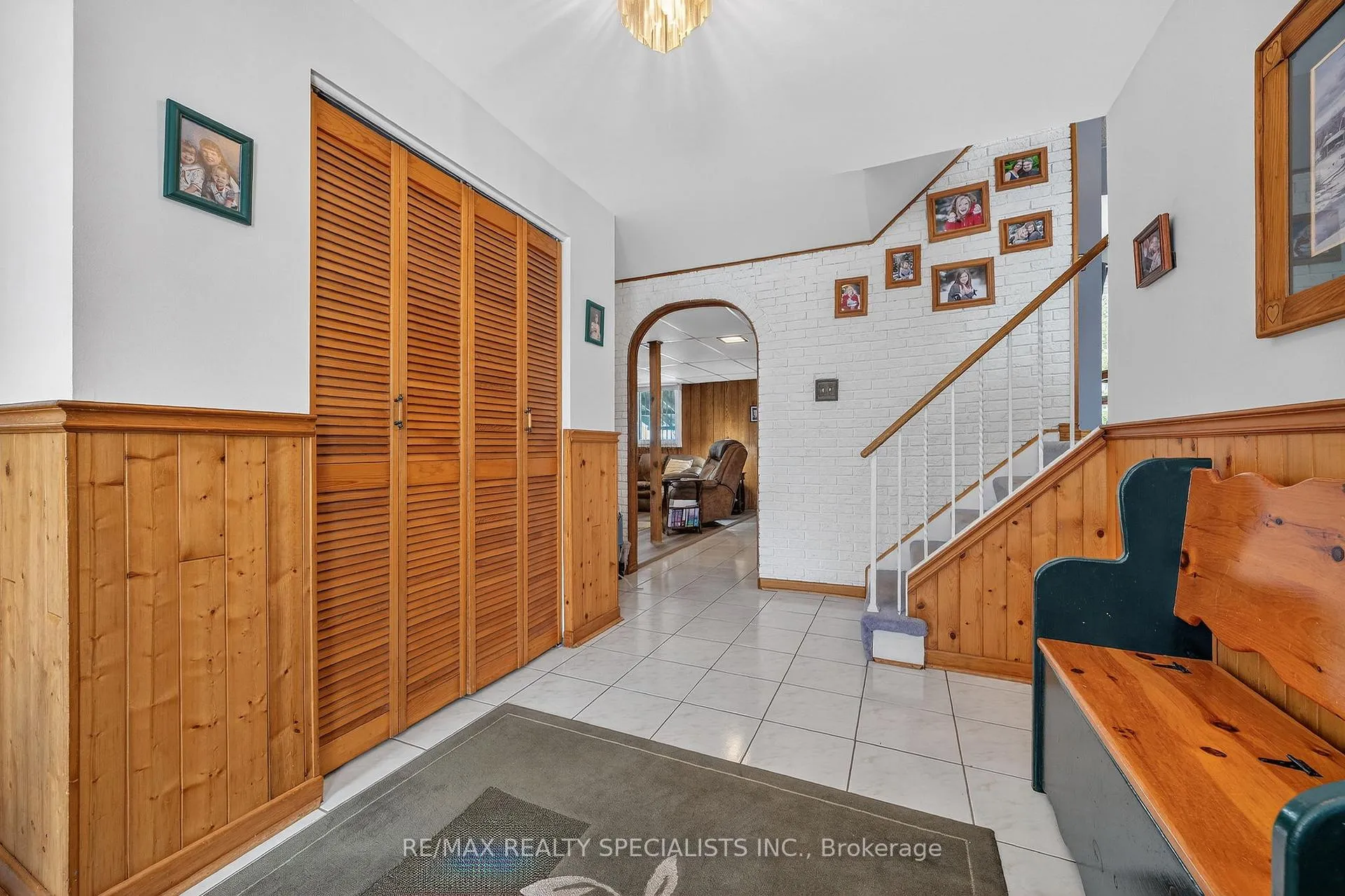 Photo 5 of 61 Moore Park Crescent, Halton Hills, Georgetown — HOMEH