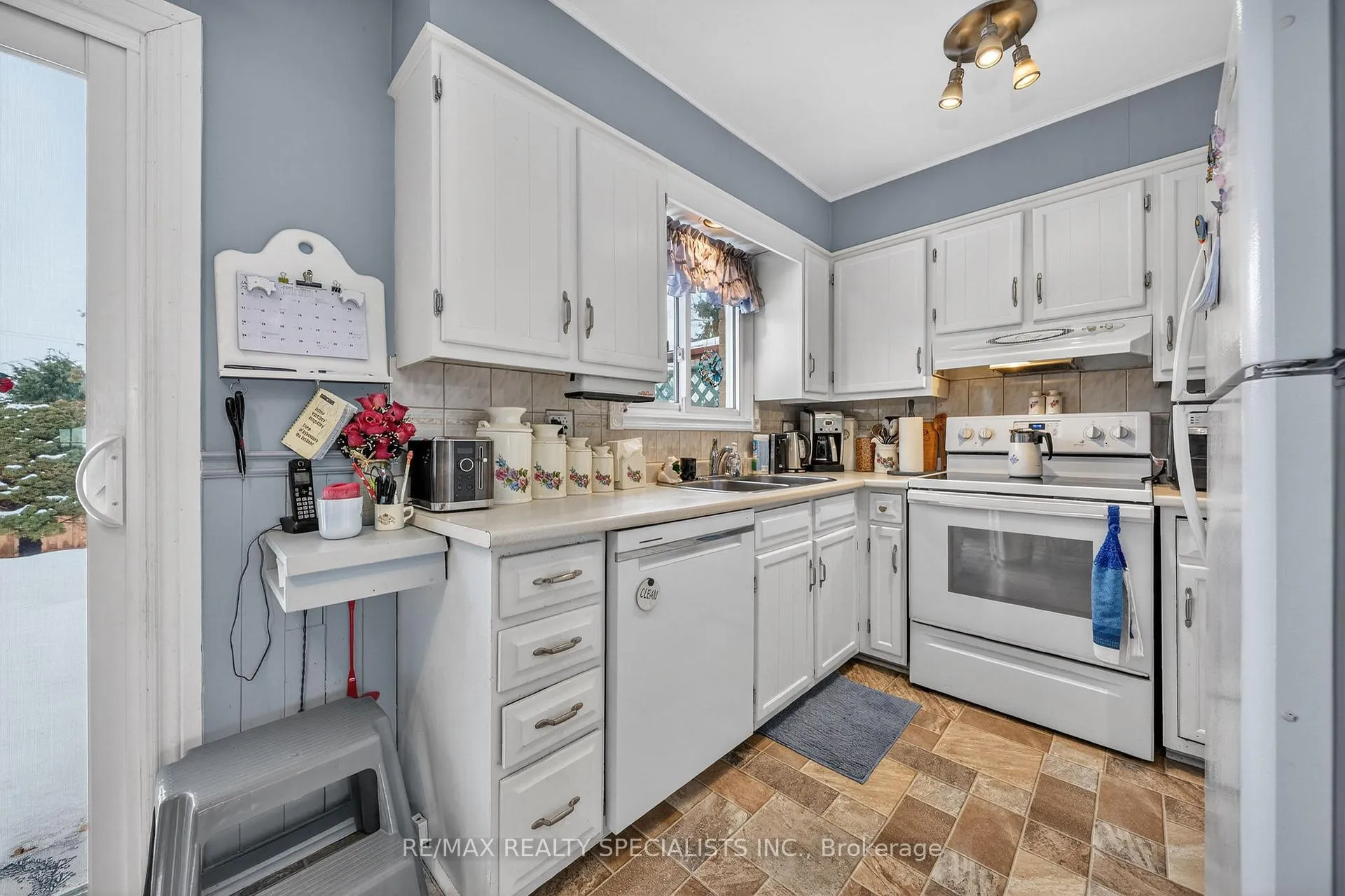 Photo 11 of 61 Moore Park Crescent, Halton Hills, Georgetown — HOMEH