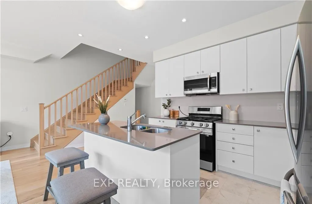 Photo 12 of 53 Freedom Crescent, Hamilton, Mount Hope — HOMEH