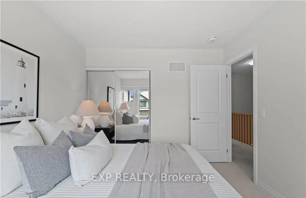 Photo 23 of 53 Freedom Crescent, Hamilton, Mount Hope — HOMEH