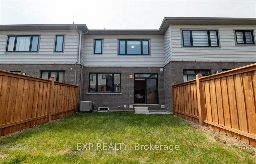 Photo 38 of 53 Freedom Crescent, Hamilton, Mount Hope — HOMEH
