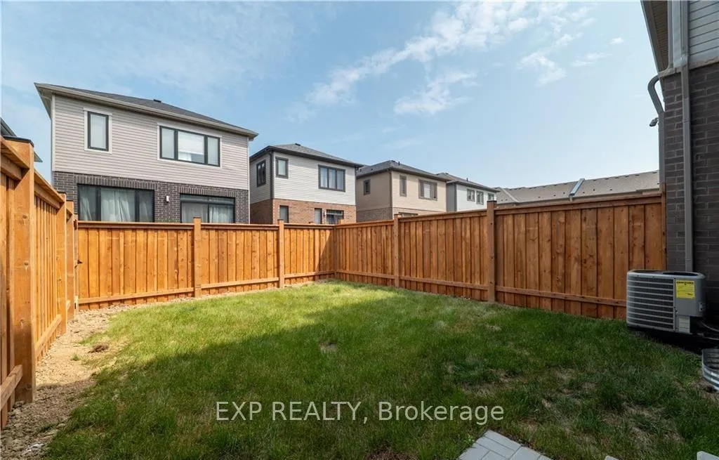 Photo 39 of 53 Freedom Crescent, Hamilton, Mount Hope — HOMEH
