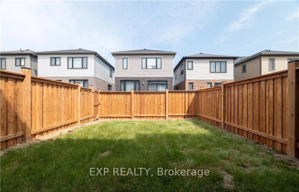 Photo 40 of 53 Freedom Crescent, Hamilton, Mount Hope — HOMEH