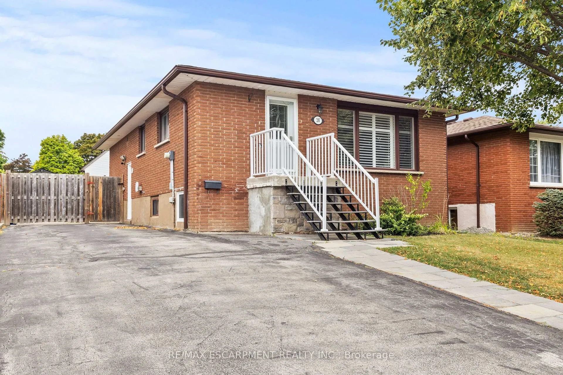 Photo 2 of 20 Leduc Street, Hamilton, Lisgar — HOMEH