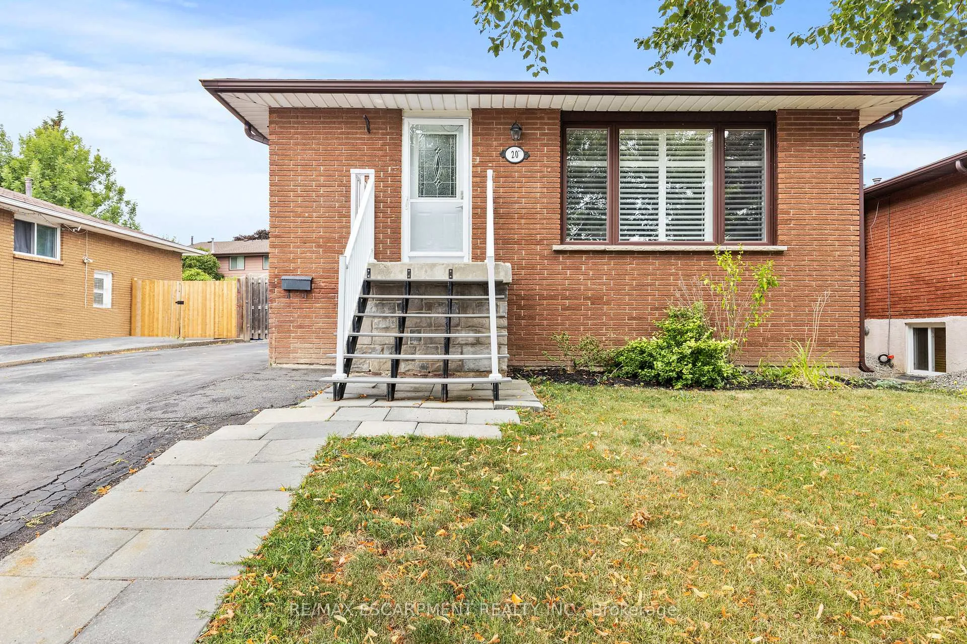 Photo 3 of 20 Leduc Street, Hamilton, Lisgar — HOMEH