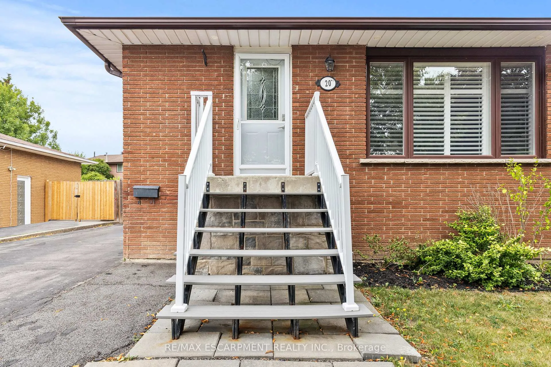 Photo 4 of 20 Leduc Street, Hamilton, Lisgar — HOMEH