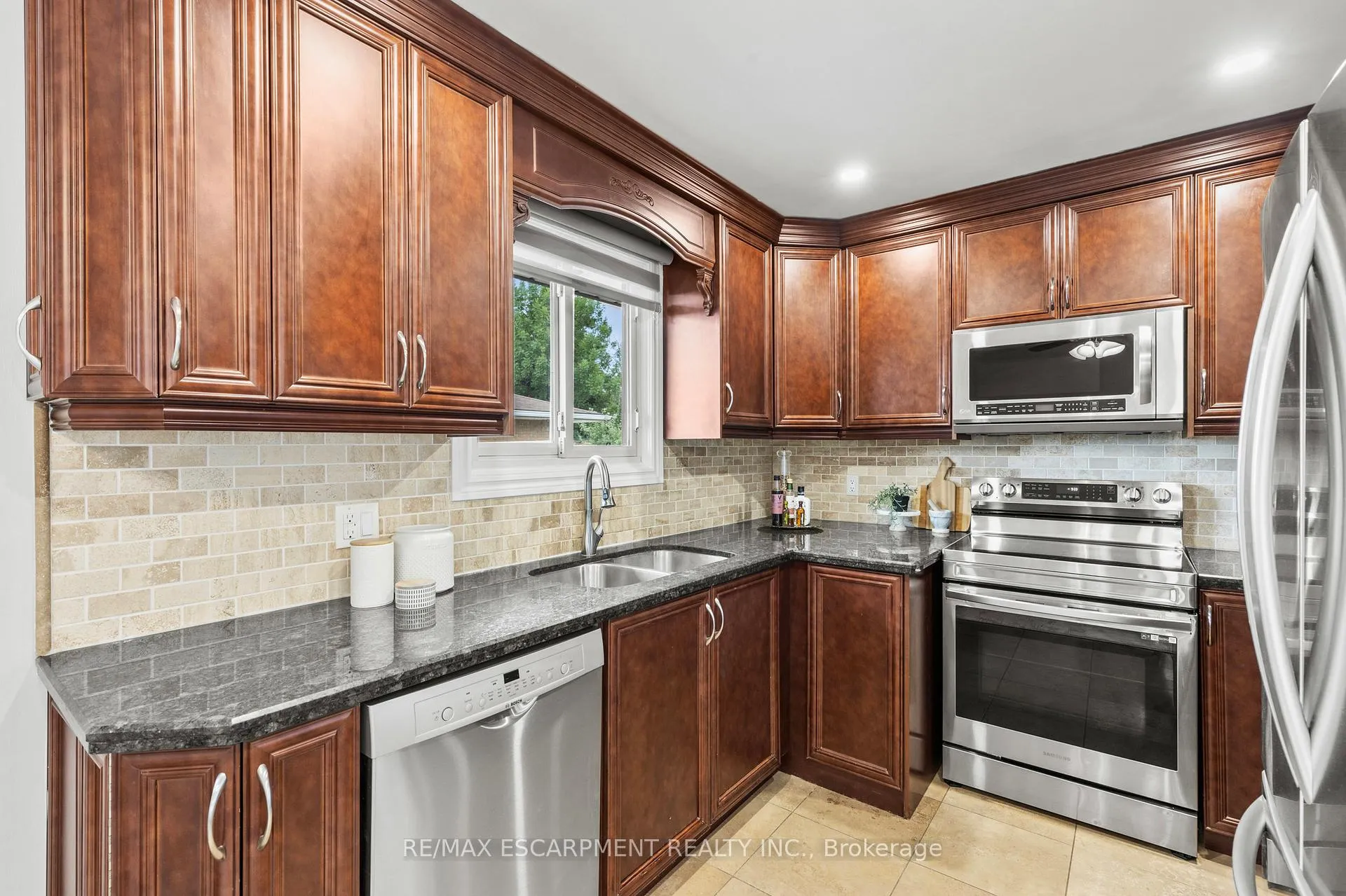 Photo 13 of 20 Leduc Street, Hamilton, Lisgar — HOMEH