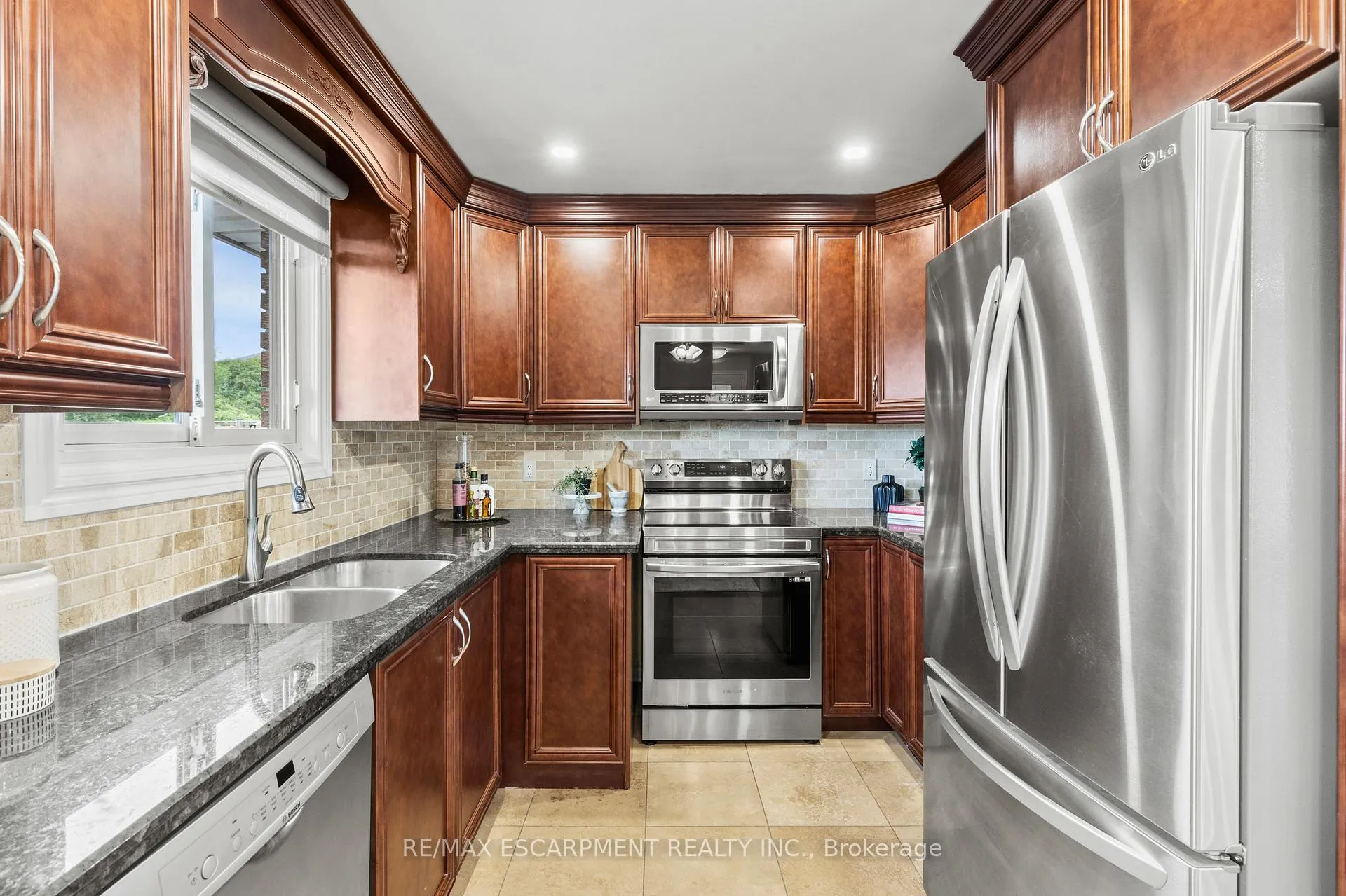 Photo 14 of 20 Leduc Street, Hamilton, Lisgar — HOMEH