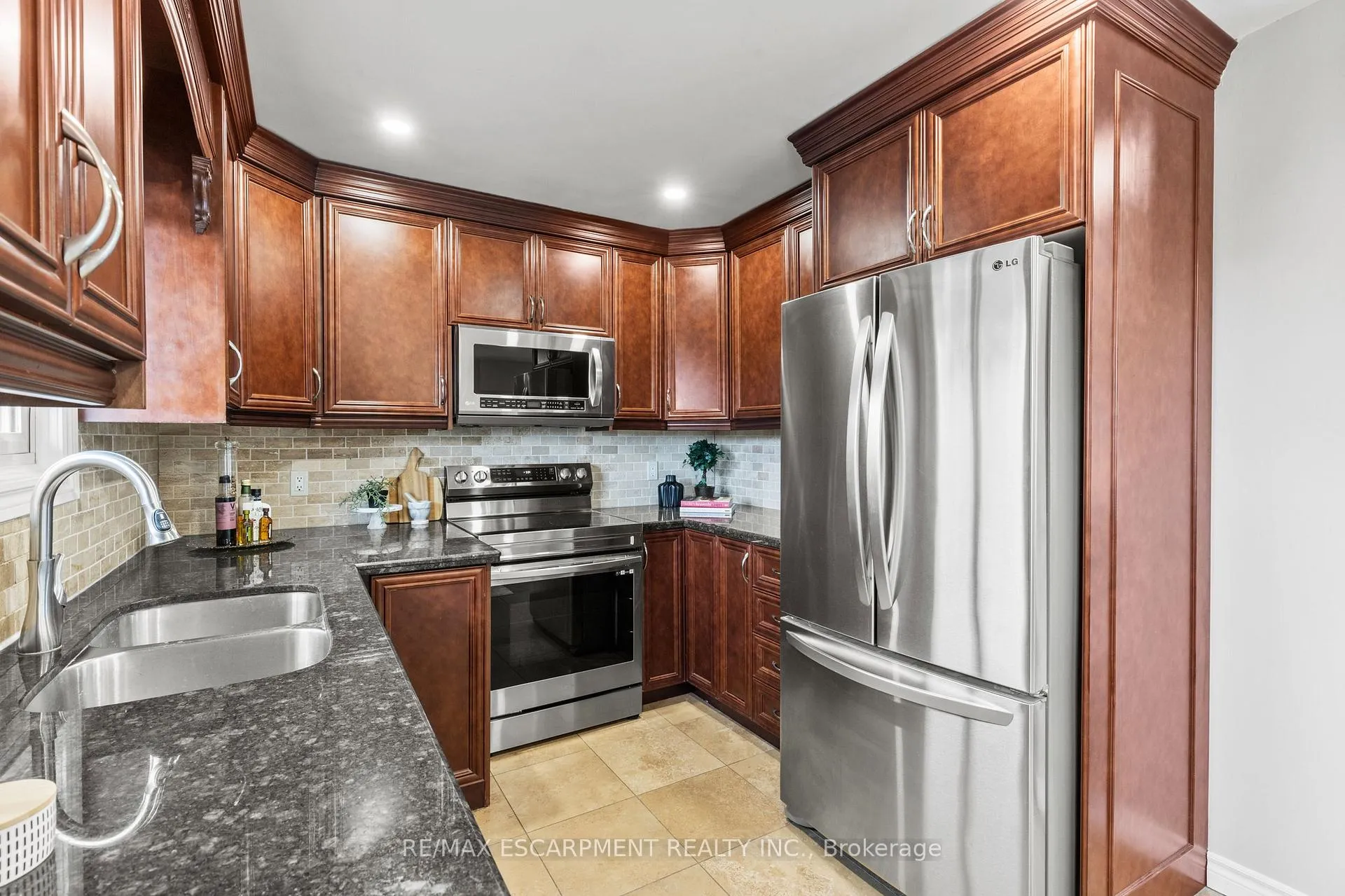 Photo 15 of 20 Leduc Street, Hamilton, Lisgar — HOMEH