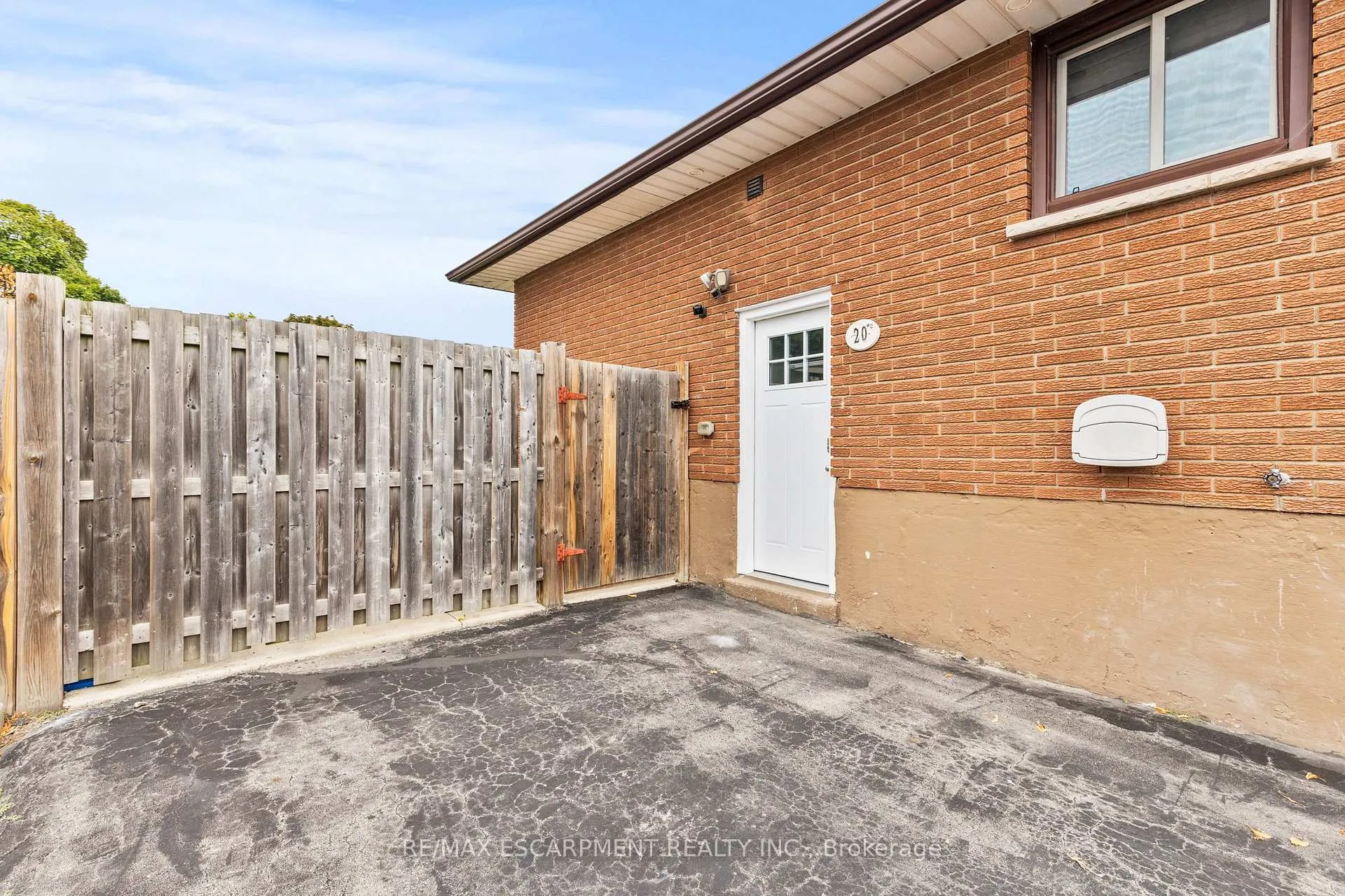 Photo 23 of 20 Leduc Street, Hamilton, Lisgar — HOMEH