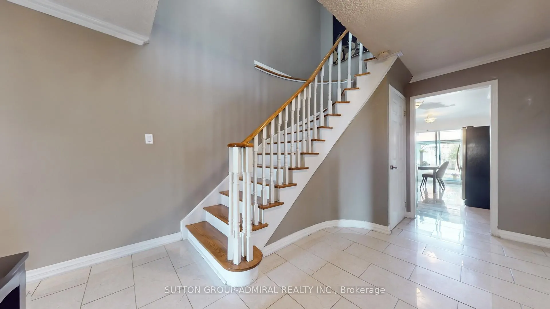 Photo 4 of 508 Chancellor Drive, Vaughan, East Woodbridge — HOMEH