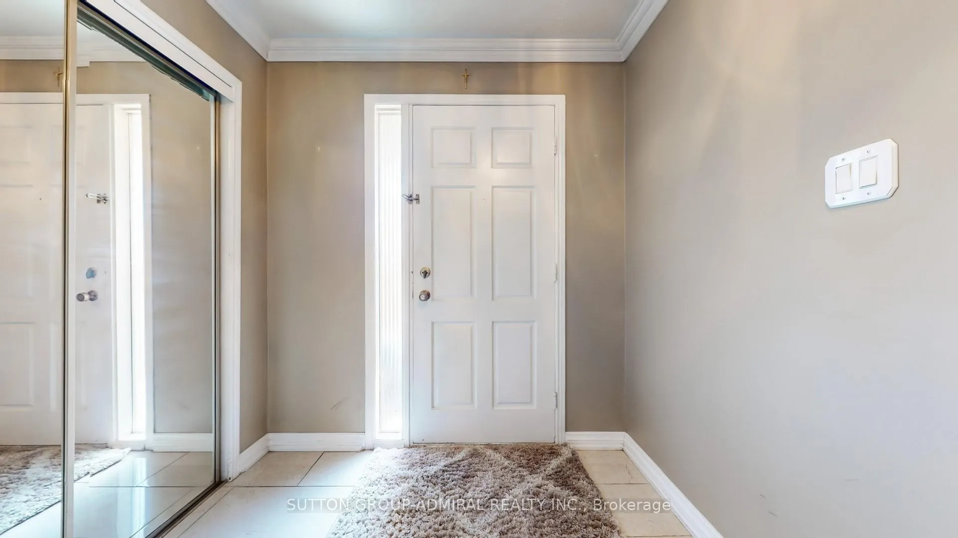 Photo 5 of 508 Chancellor Drive, Vaughan, East Woodbridge — HOMEH