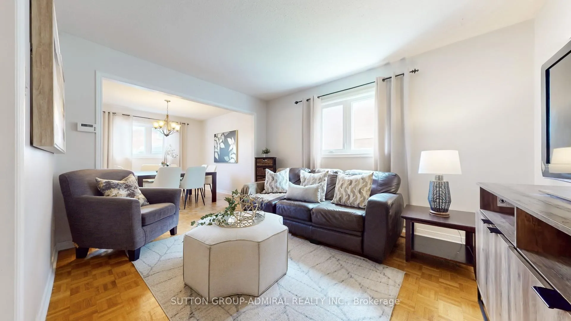 Photo 7 of 508 Chancellor Drive, Vaughan, East Woodbridge — HOMEH