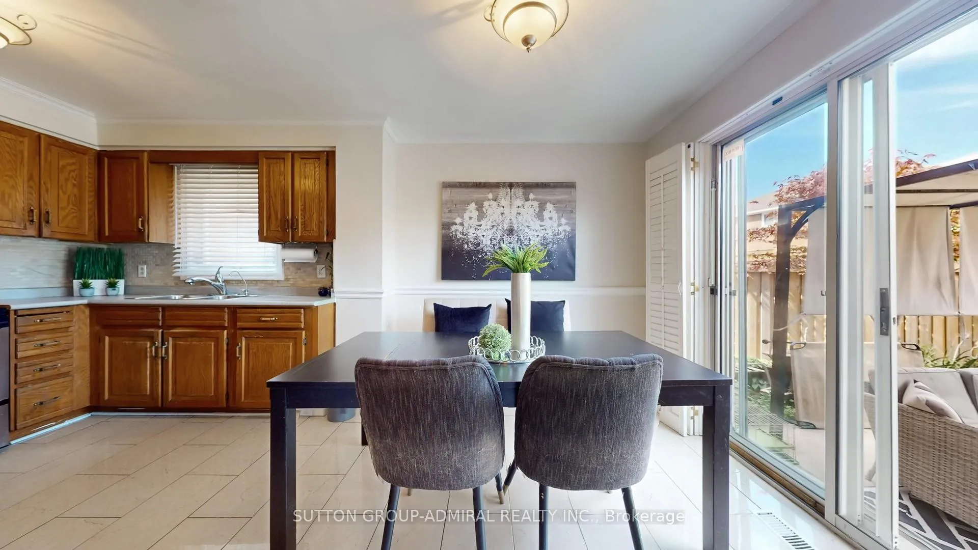 Photo 13 of 508 Chancellor Drive, Vaughan, East Woodbridge — HOMEH