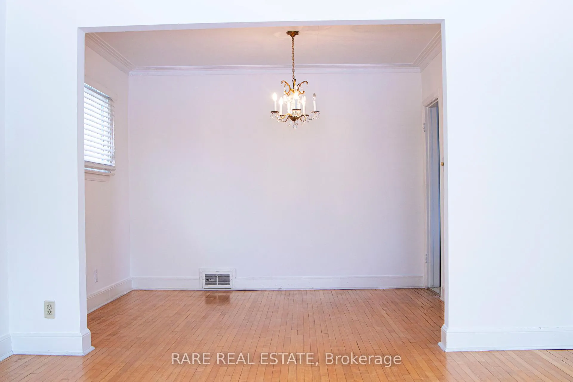 Photo 8 of 46 Dunblaine Avenue, Toronto, Bedford Park-Nortown — HOMEH