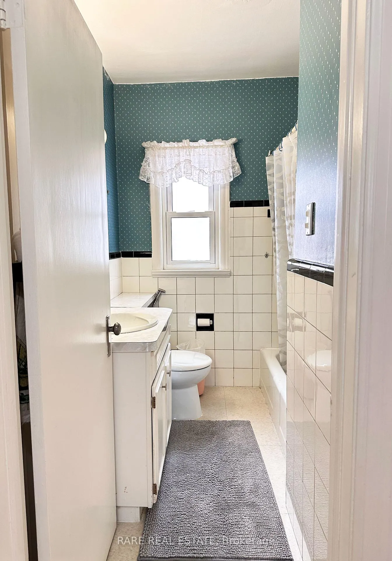 Photo 15 of 46 Dunblaine Avenue, Toronto, Bedford Park-Nortown — HOMEH