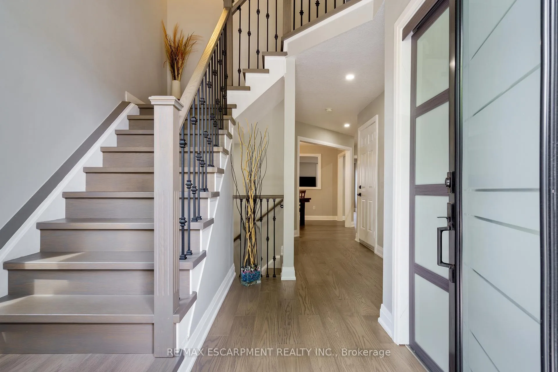 Photo 4 of 158 Voyager Pass, Hamilton, Binbrook — HOMEH
