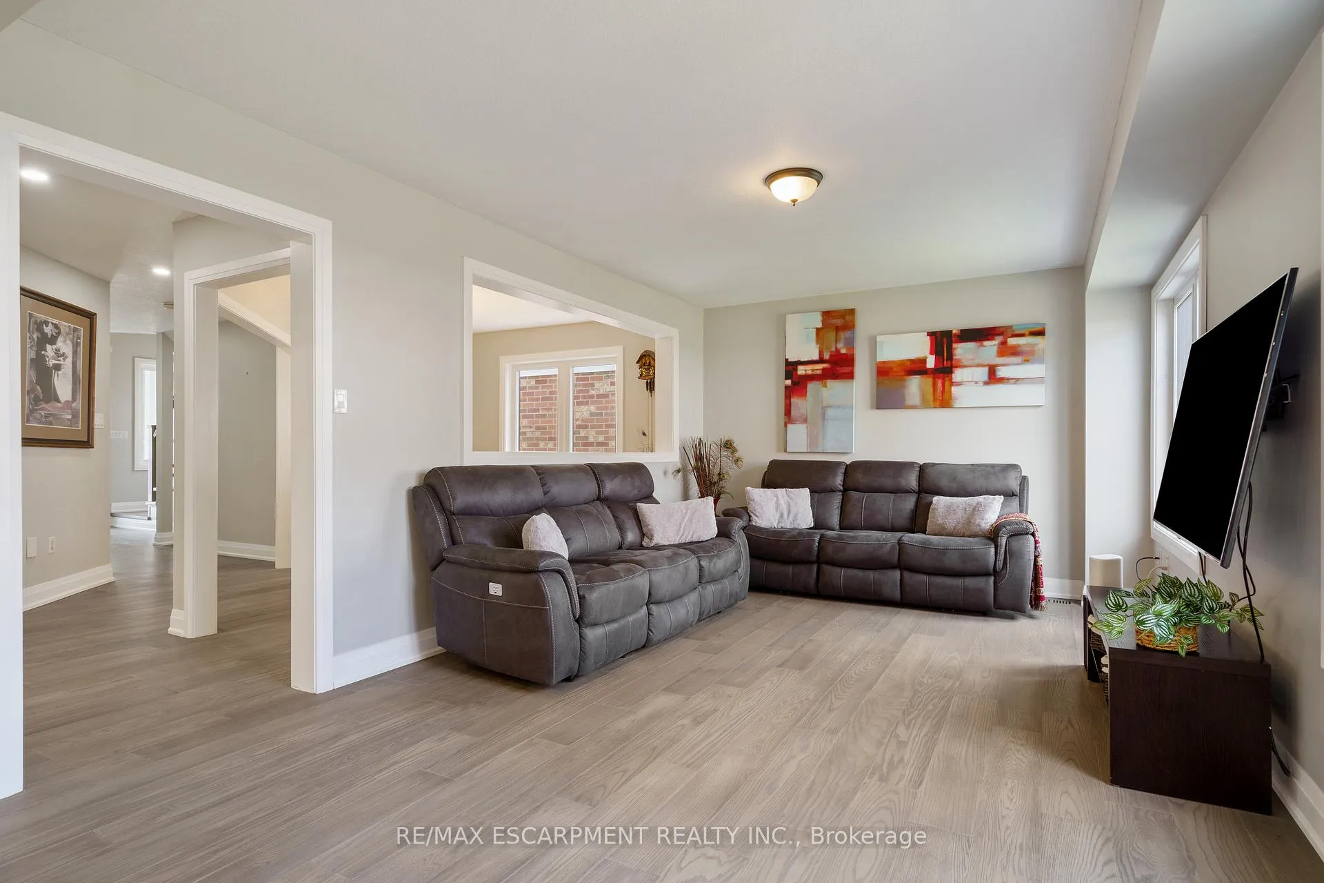 Photo 7 of 158 Voyager Pass, Hamilton, Binbrook — HOMEH
