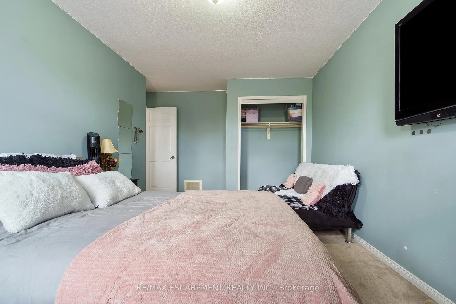 Photo 14 of 158 Voyager Pass, Hamilton, Binbrook — HOMEH