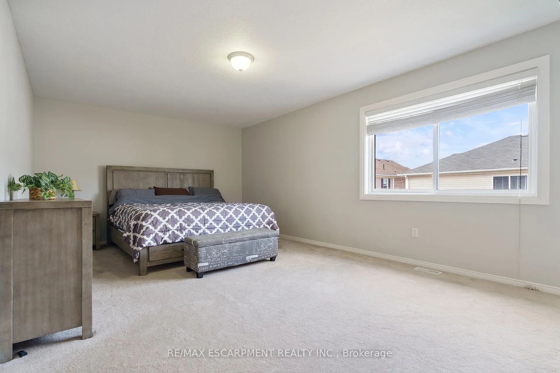 Photo 15 of 158 Voyager Pass, Hamilton, Binbrook — HOMEH