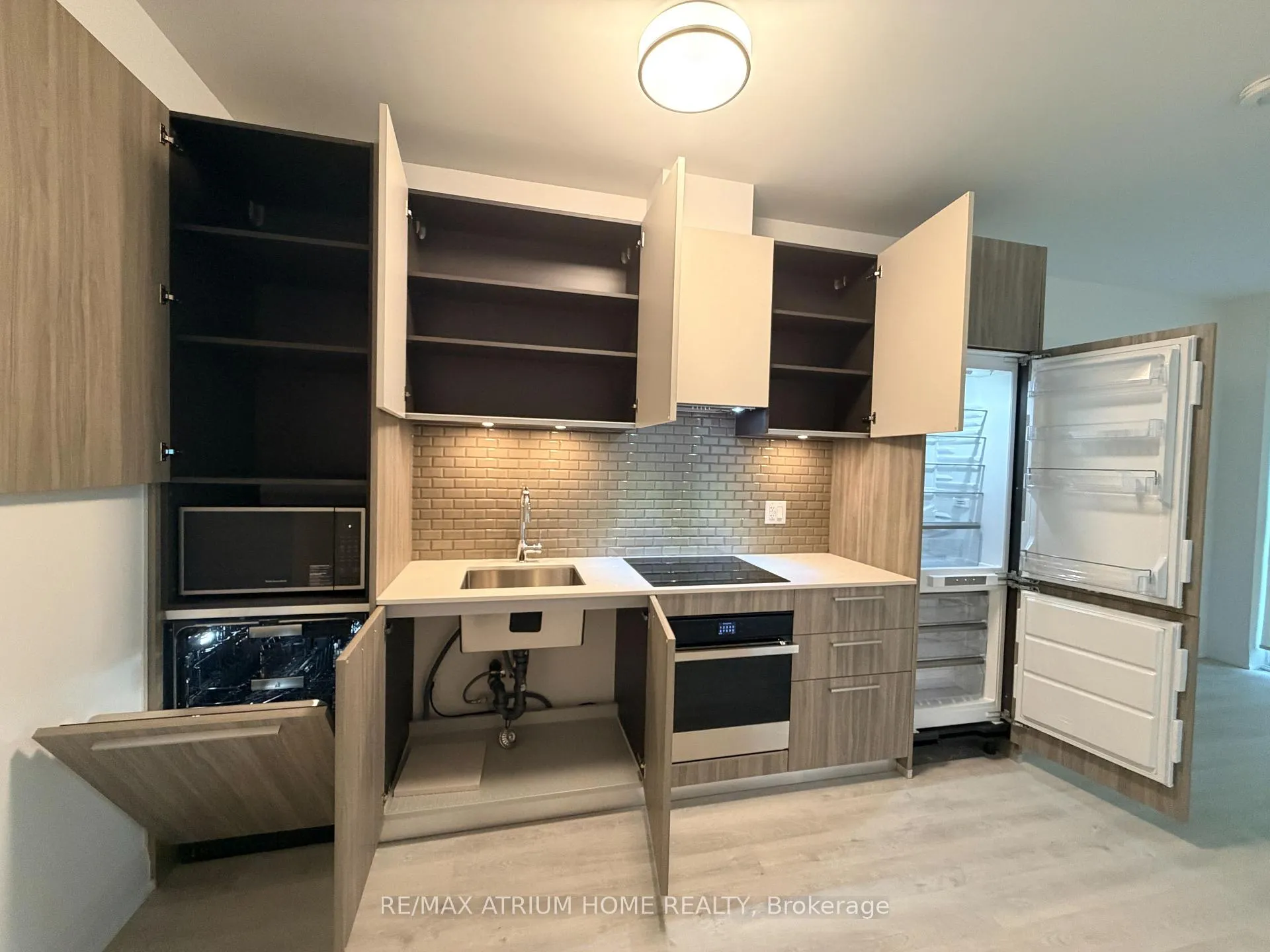 Photo 7 of Unit 1902, 65 Broadway Avenue, Toronto, Mount Pleasant West — HOMEH