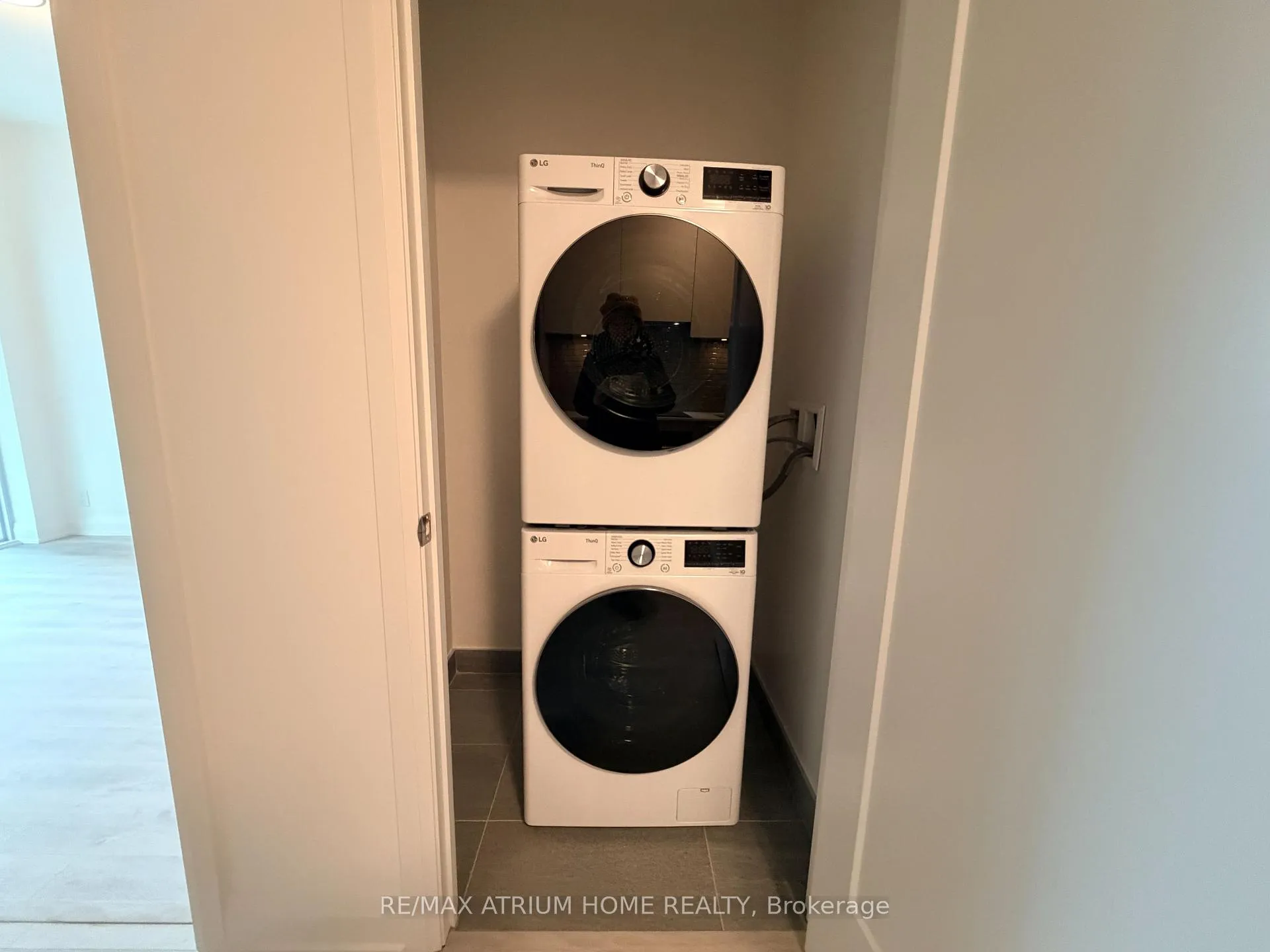 Photo 9 of Unit 1902, 65 Broadway Avenue, Toronto, Mount Pleasant West — HOMEH