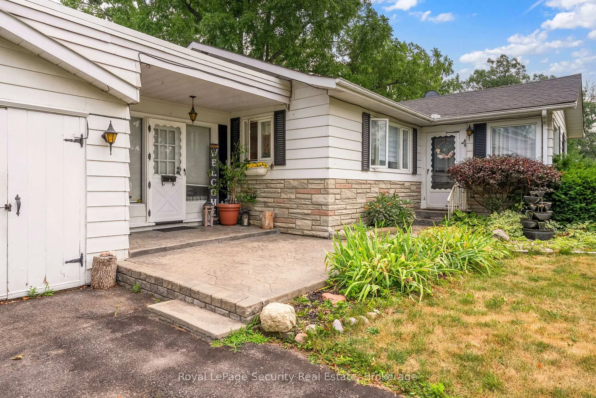 Photo 2 of 18 Ashley Street, Belleville, Thurlow Ward — HOMEH