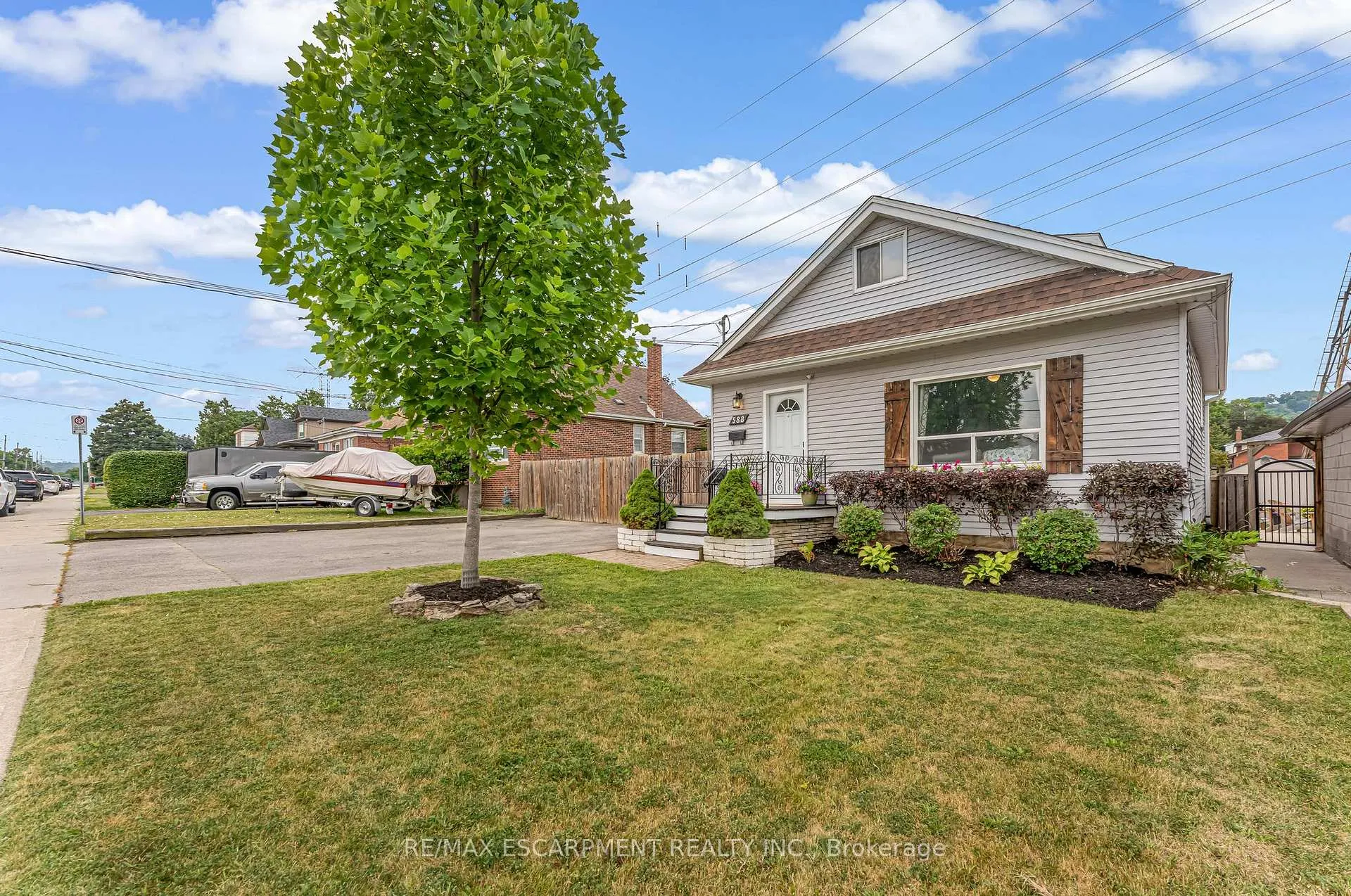 Photo 2 of 588 Cochrane Road, Hamilton, Rosedale — HOMEH