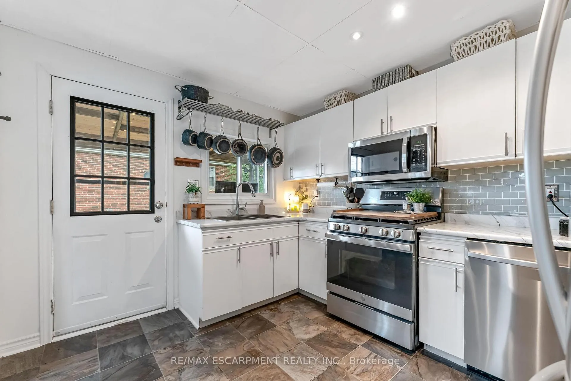 Photo 10 of 588 Cochrane Road, Hamilton, Rosedale — HOMEH