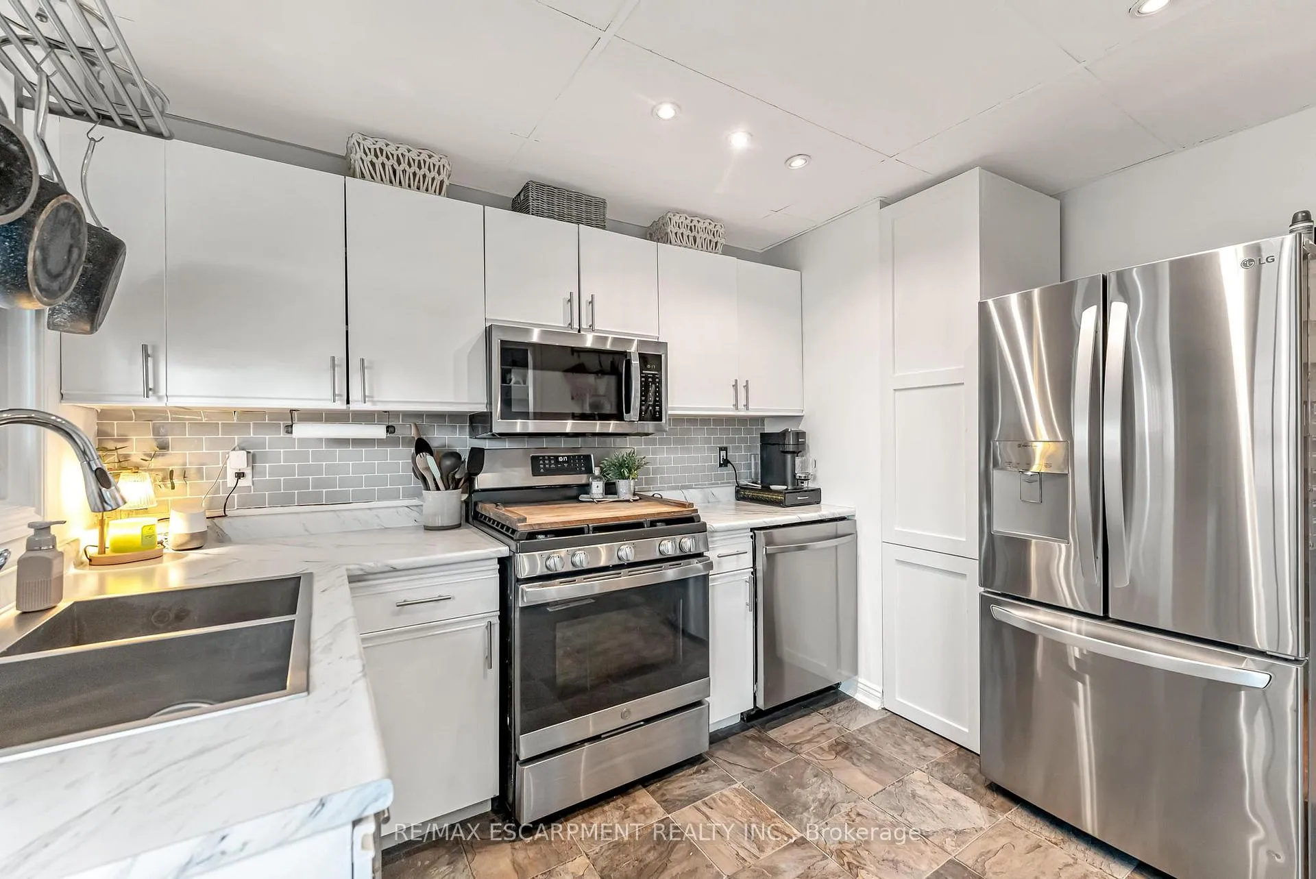 Photo 12 of 588 Cochrane Road, Hamilton, Rosedale — HOMEH