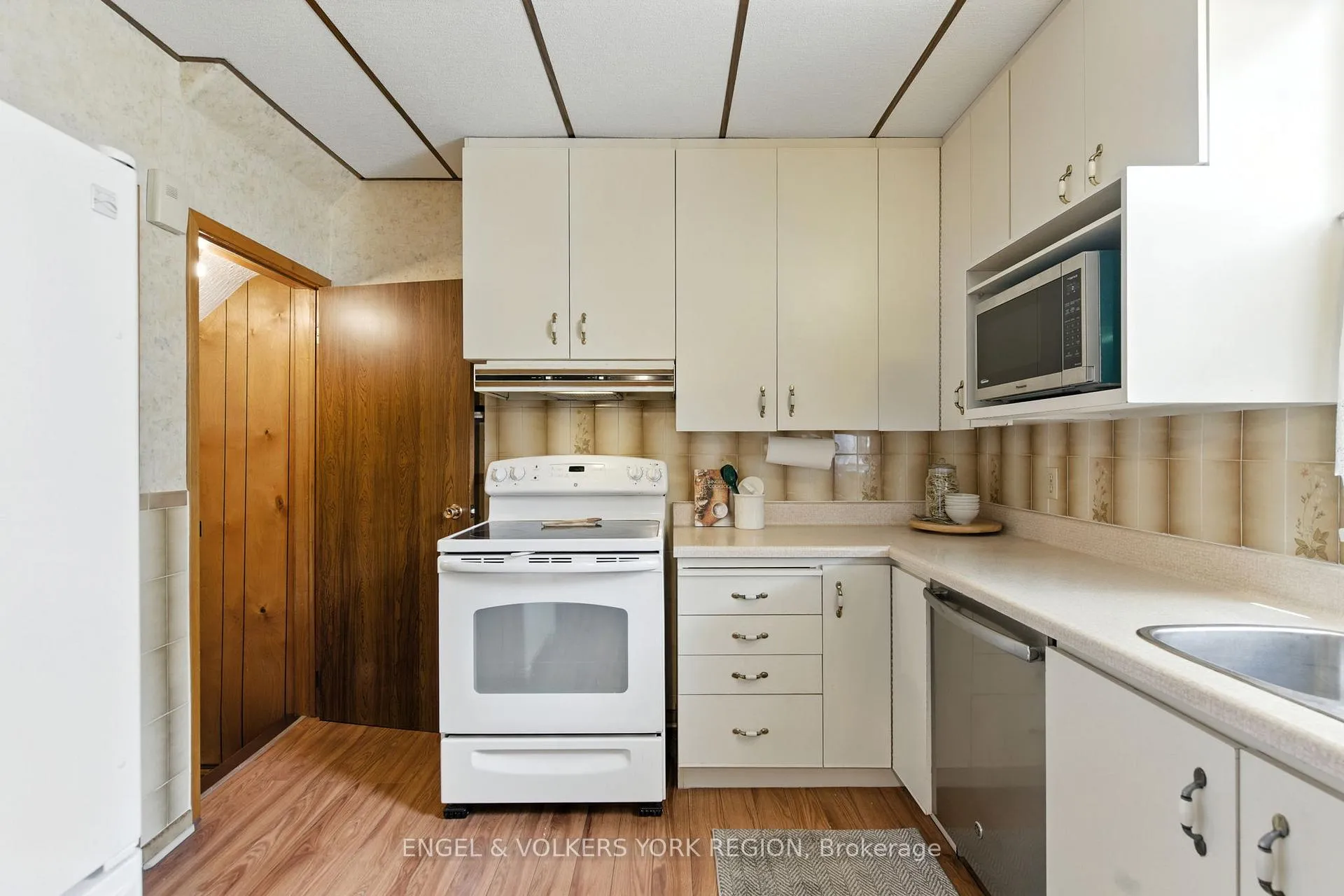Photo 12 of 484 John Street N, Hamilton, North End — HOMEH