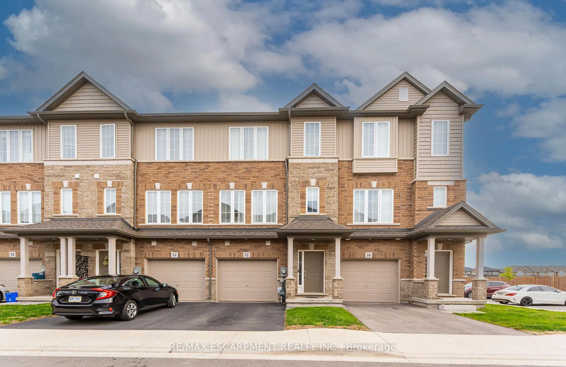 Photo 2 of 52 Aquarius Crescent, Hamilton, Rural Glanbrook — HOMEH