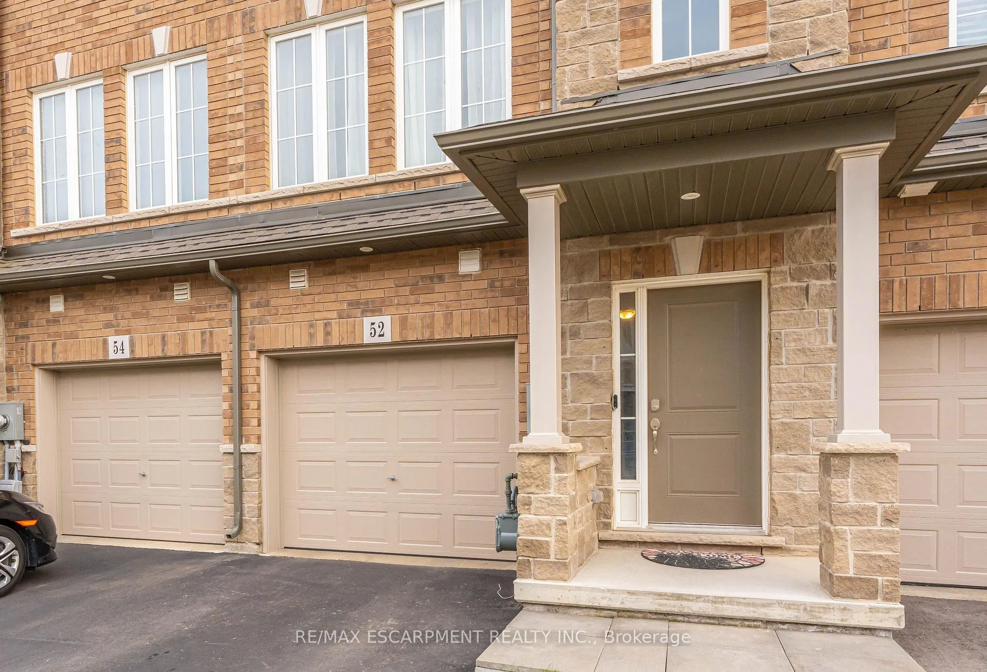 Photo 3 of 52 Aquarius Crescent, Hamilton, Rural Glanbrook — HOMEH