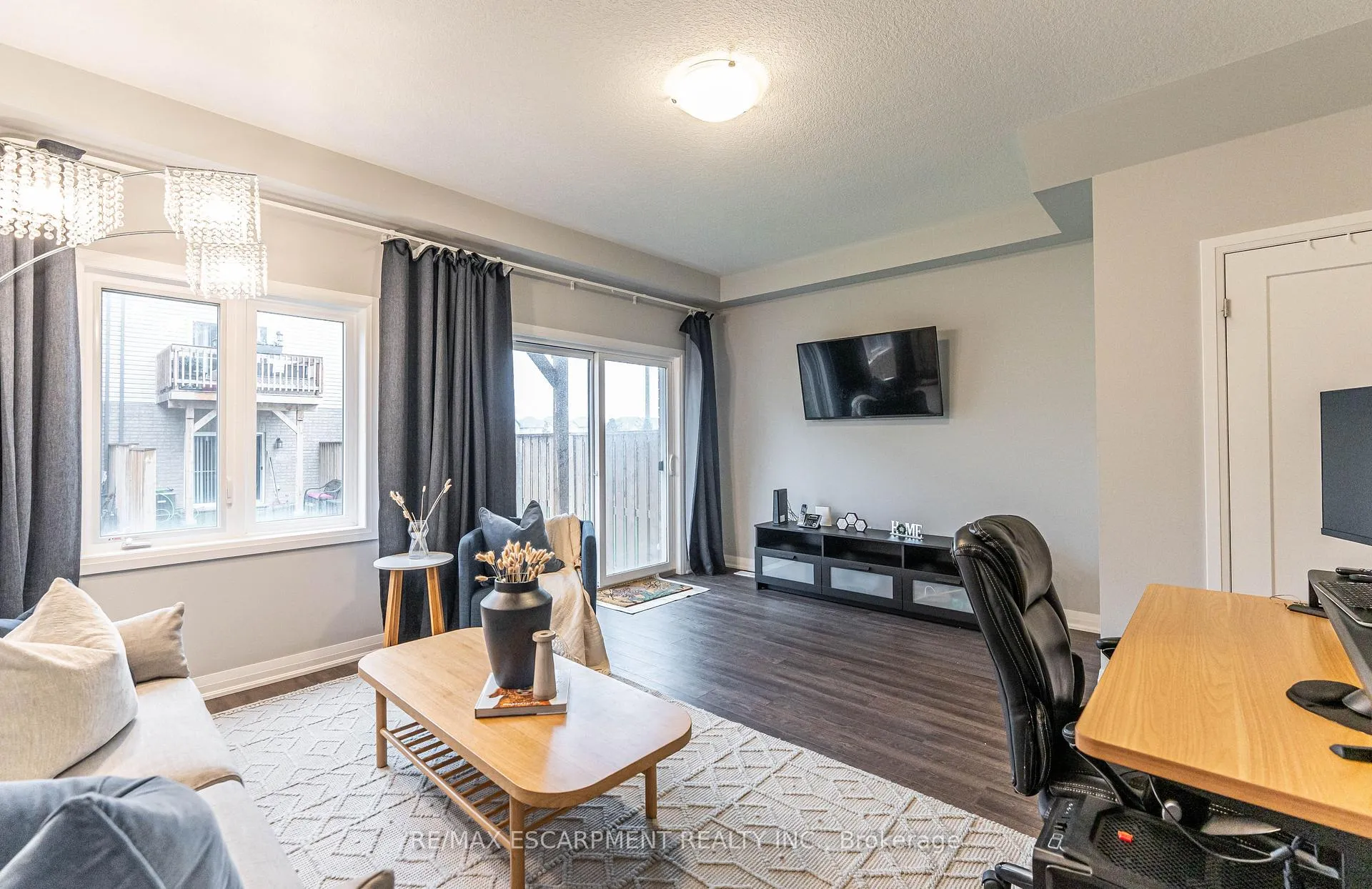 Photo 4 of 52 Aquarius Crescent, Hamilton, Rural Glanbrook — HOMEH