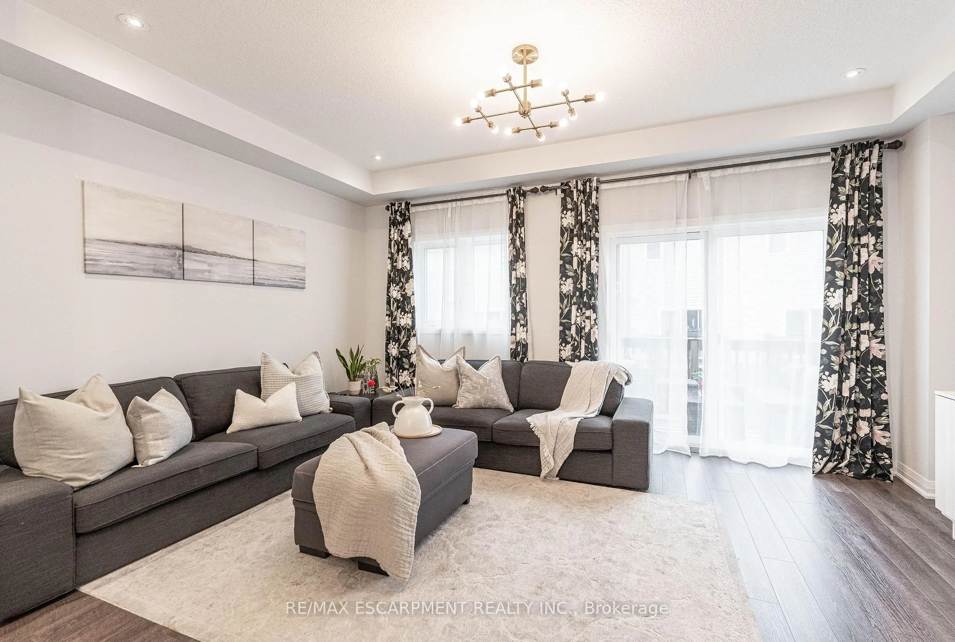 Photo 10 of 52 Aquarius Crescent, Hamilton, Rural Glanbrook — HOMEH