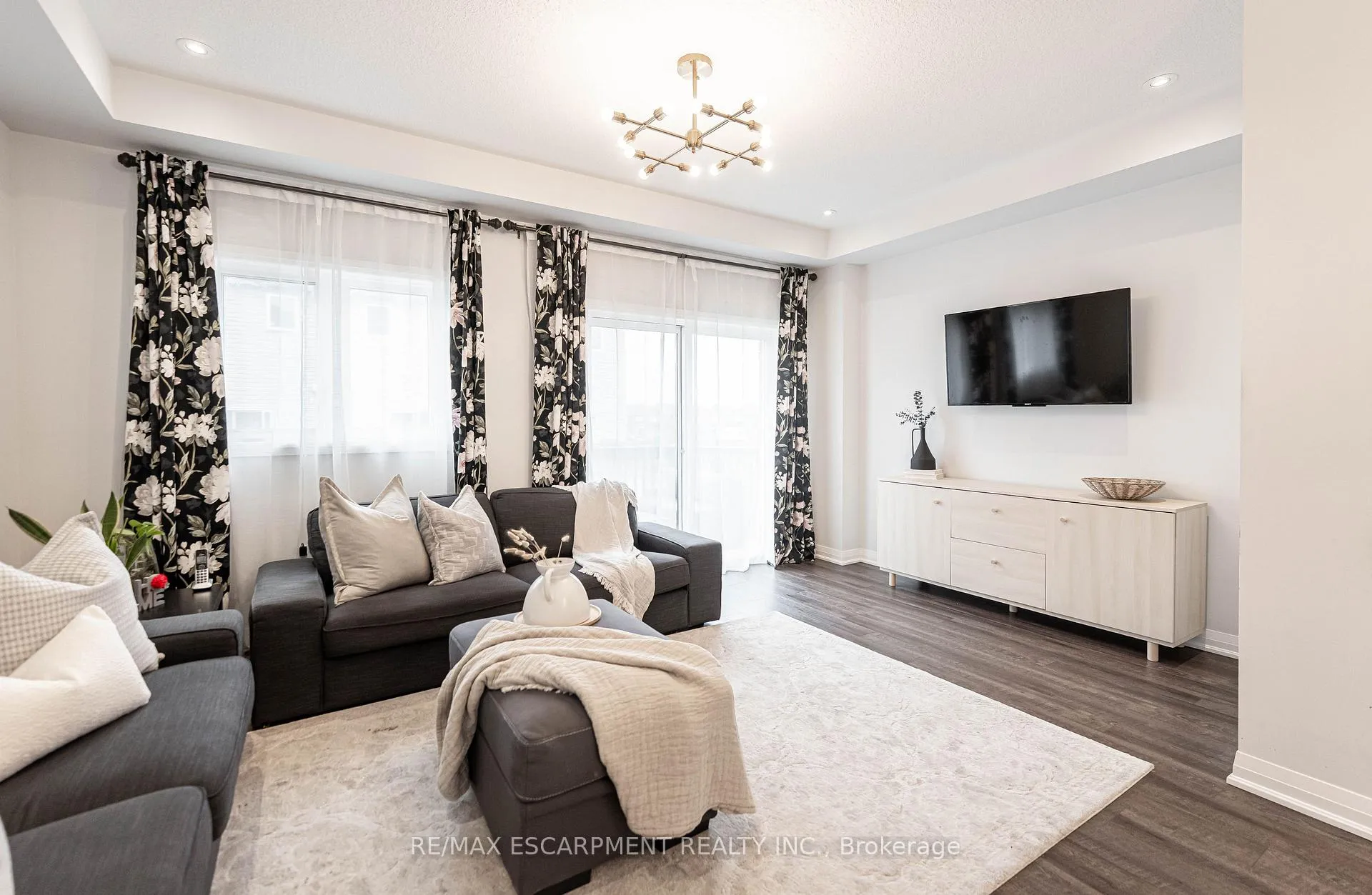 Photo 11 of 52 Aquarius Crescent, Hamilton, Rural Glanbrook — HOMEH